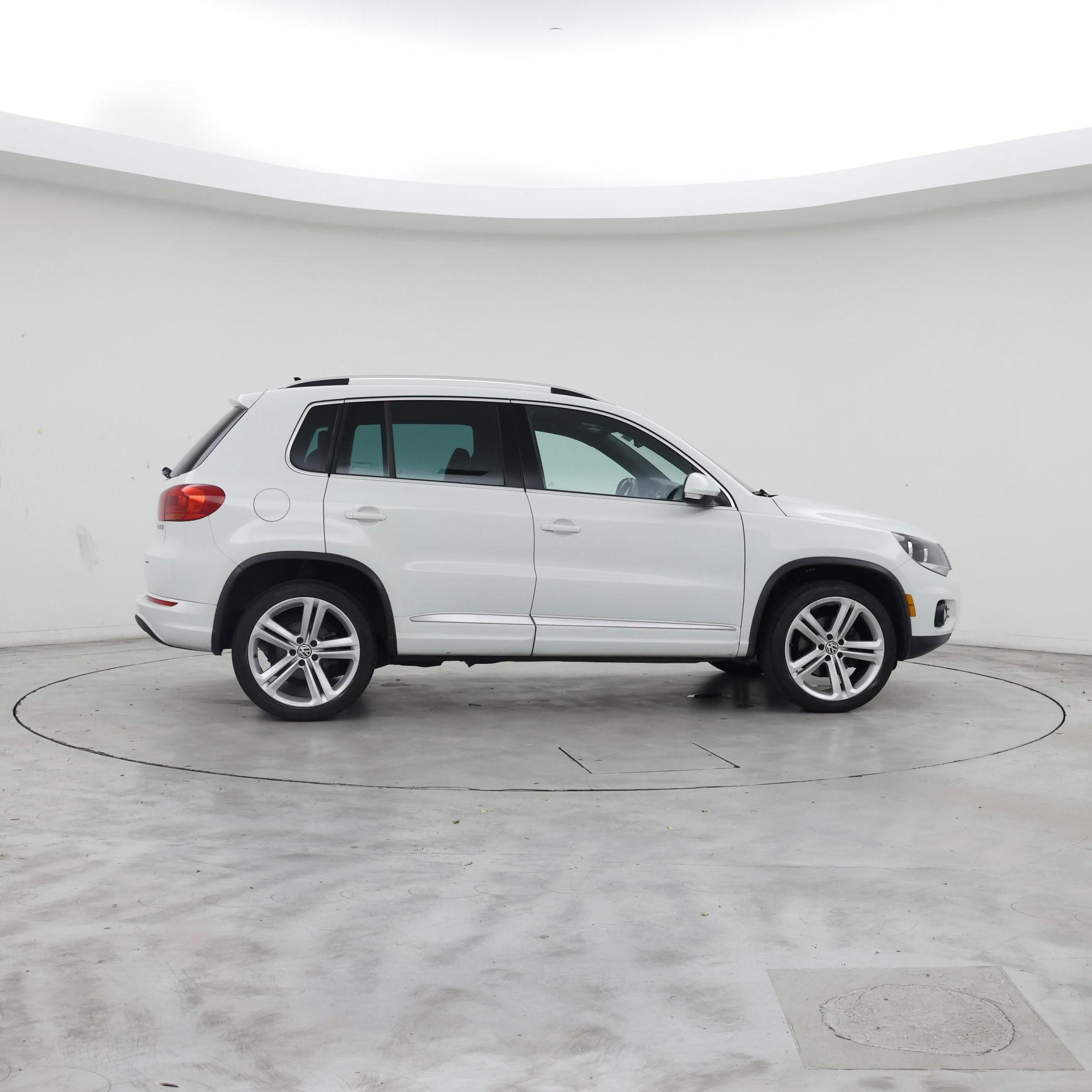 Thumbnail: 2016 Volkswagen Tiguan - 7