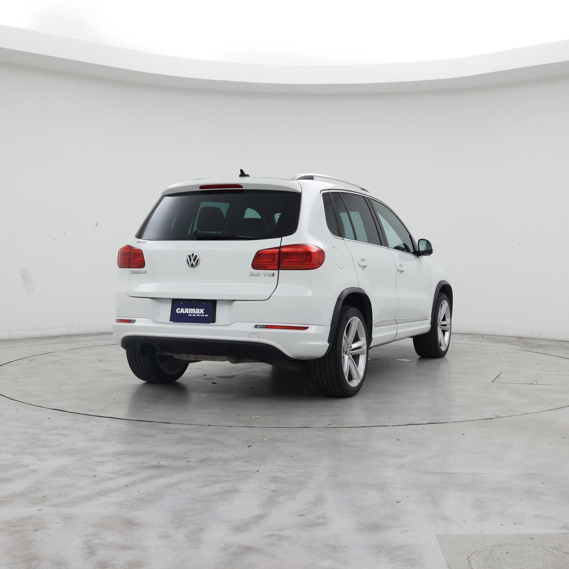 Thumbnail: 2016 Volkswagen Tiguan - 8