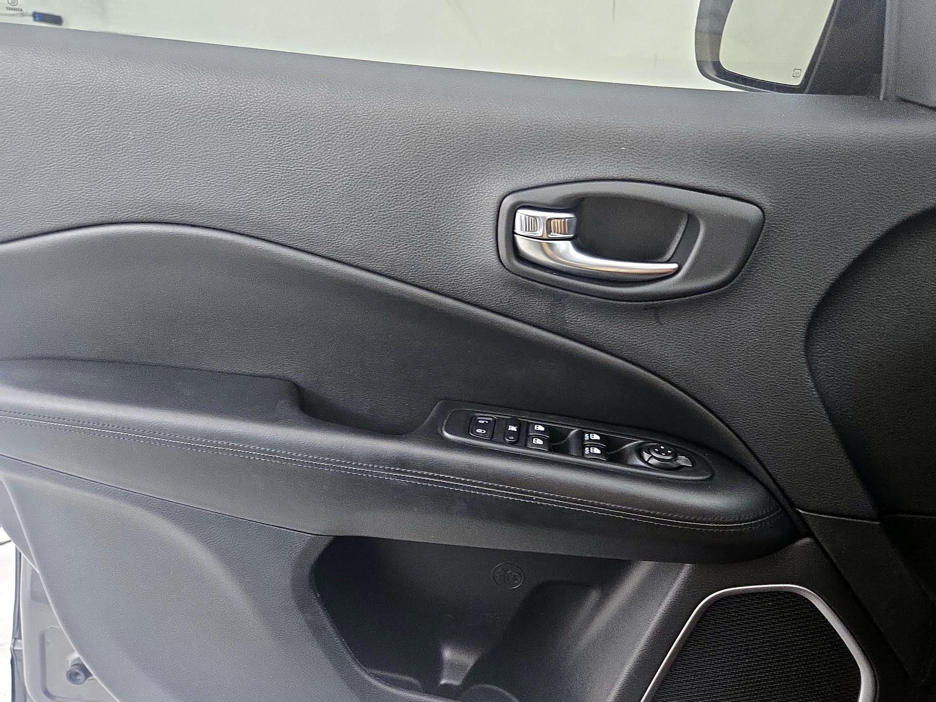 Thumbnail: 2020 Jeep Compass - 12