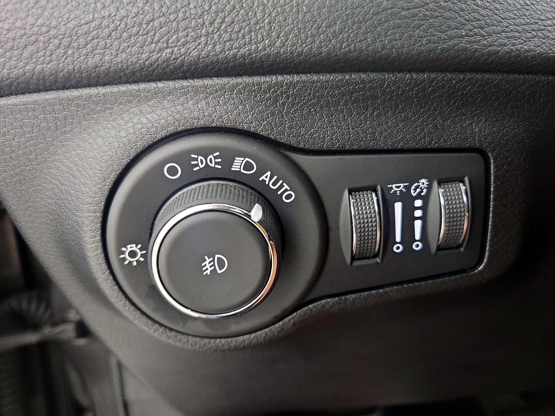 Thumbnail: 2020 Jeep Compass - 13