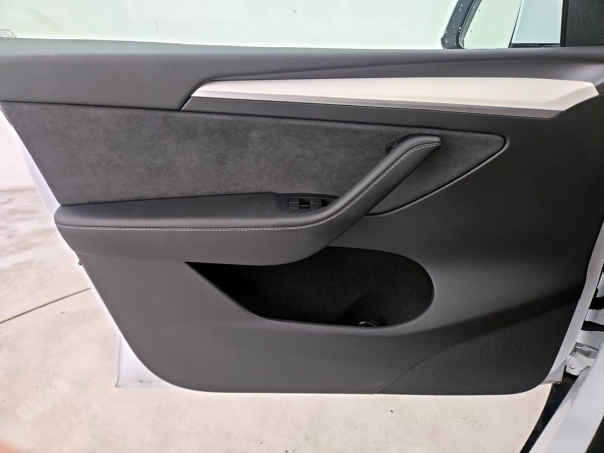 Thumbnail: 2022 Tesla Model Y - 12