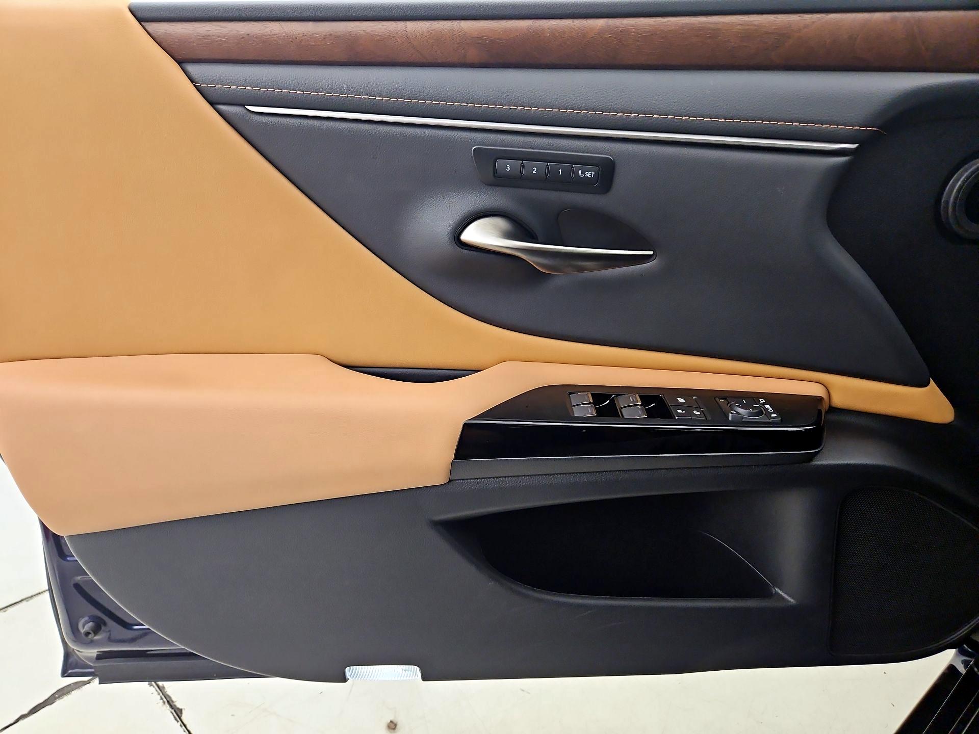 Thumbnail: 2025 Lexus ES - 12