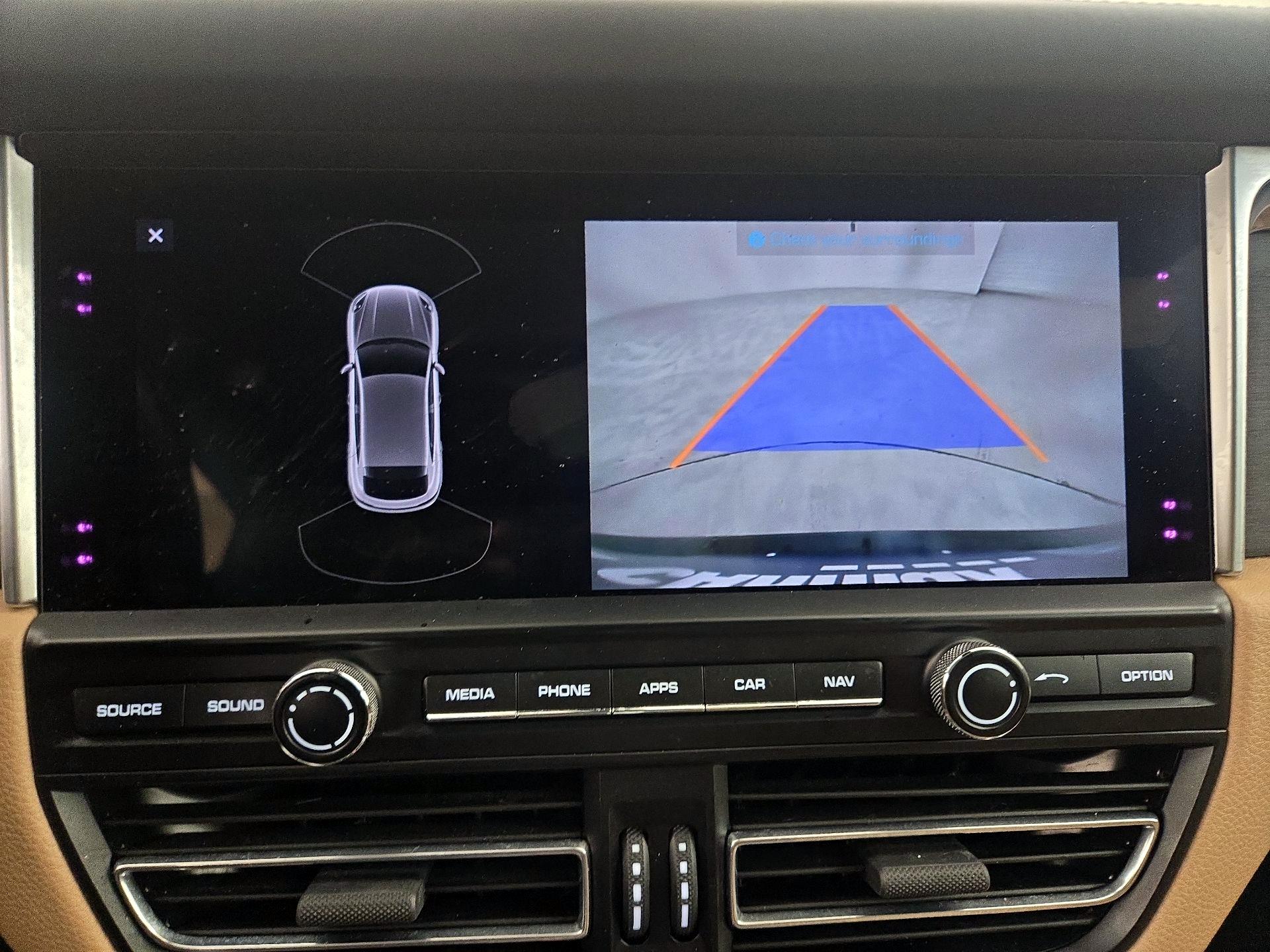 Thumbnail: 2021 Porsche Macan - 15