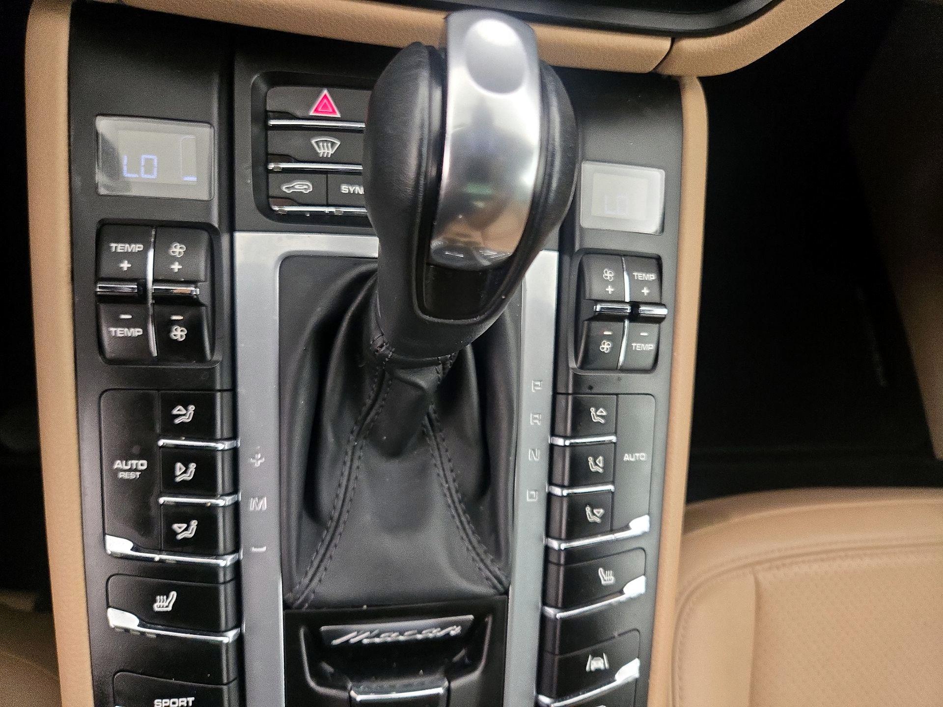 Thumbnail: 2021 Porsche Macan - 18