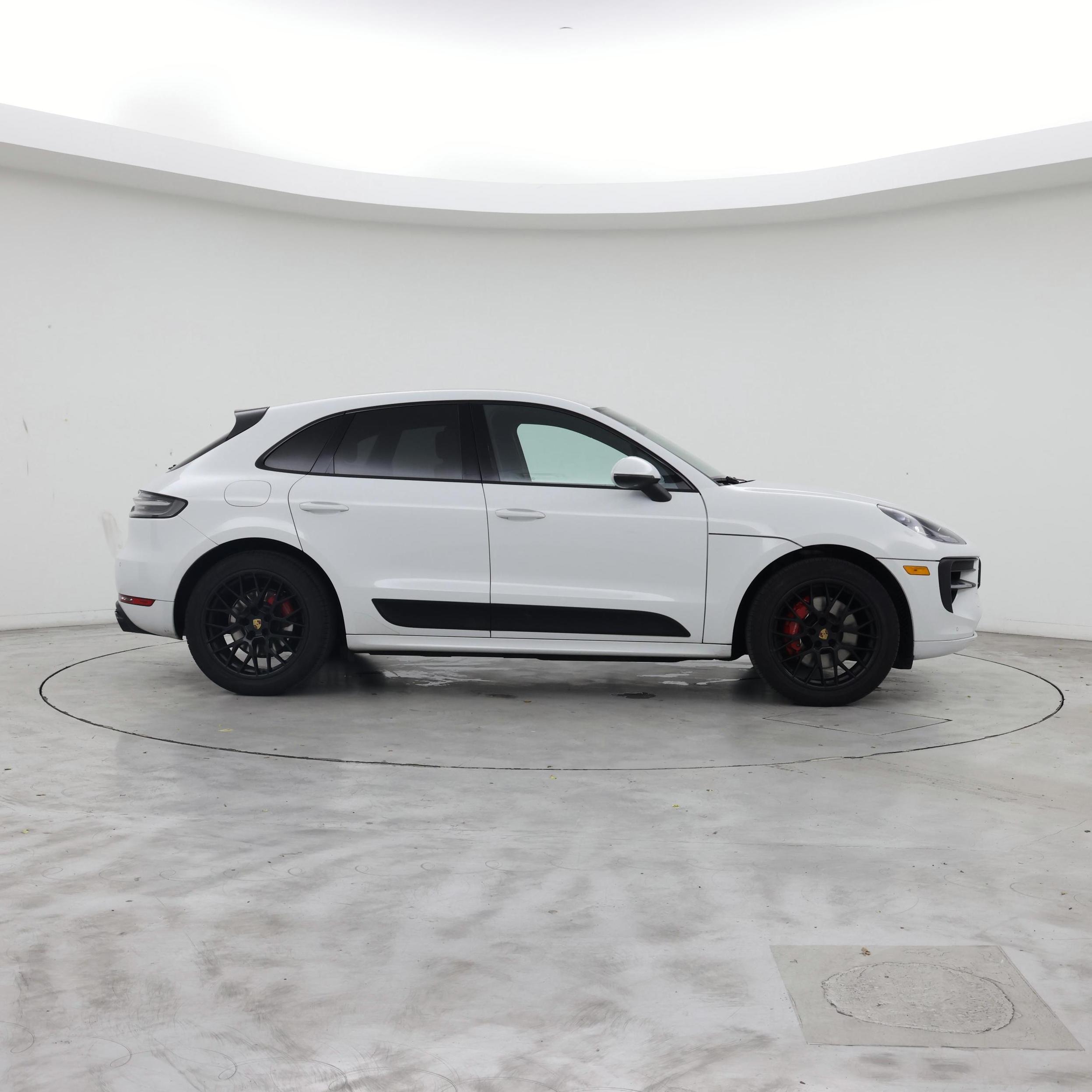 Thumbnail: 2021 Porsche Macan - 7