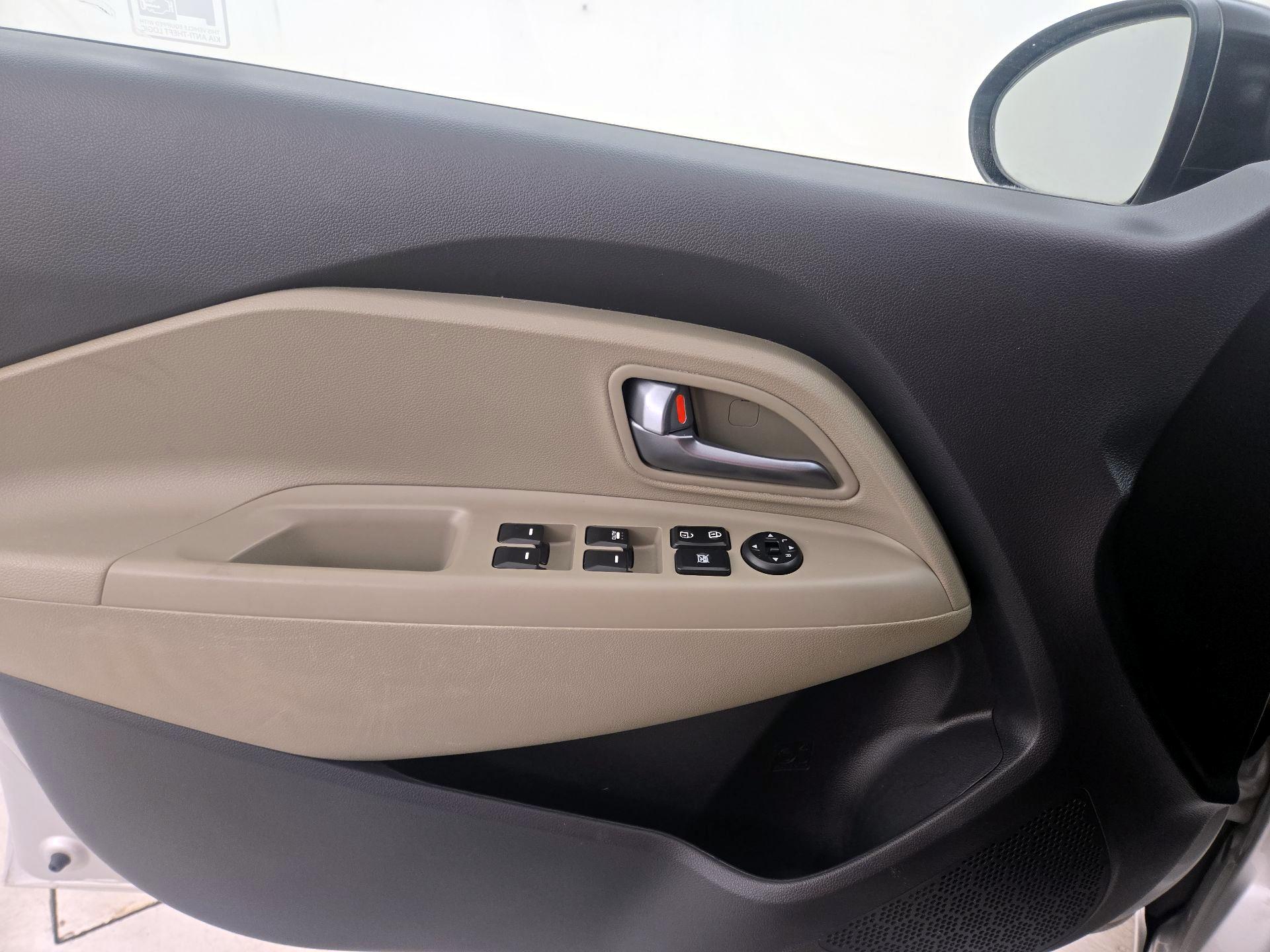Thumbnail: 2017 Kia Rio - 12