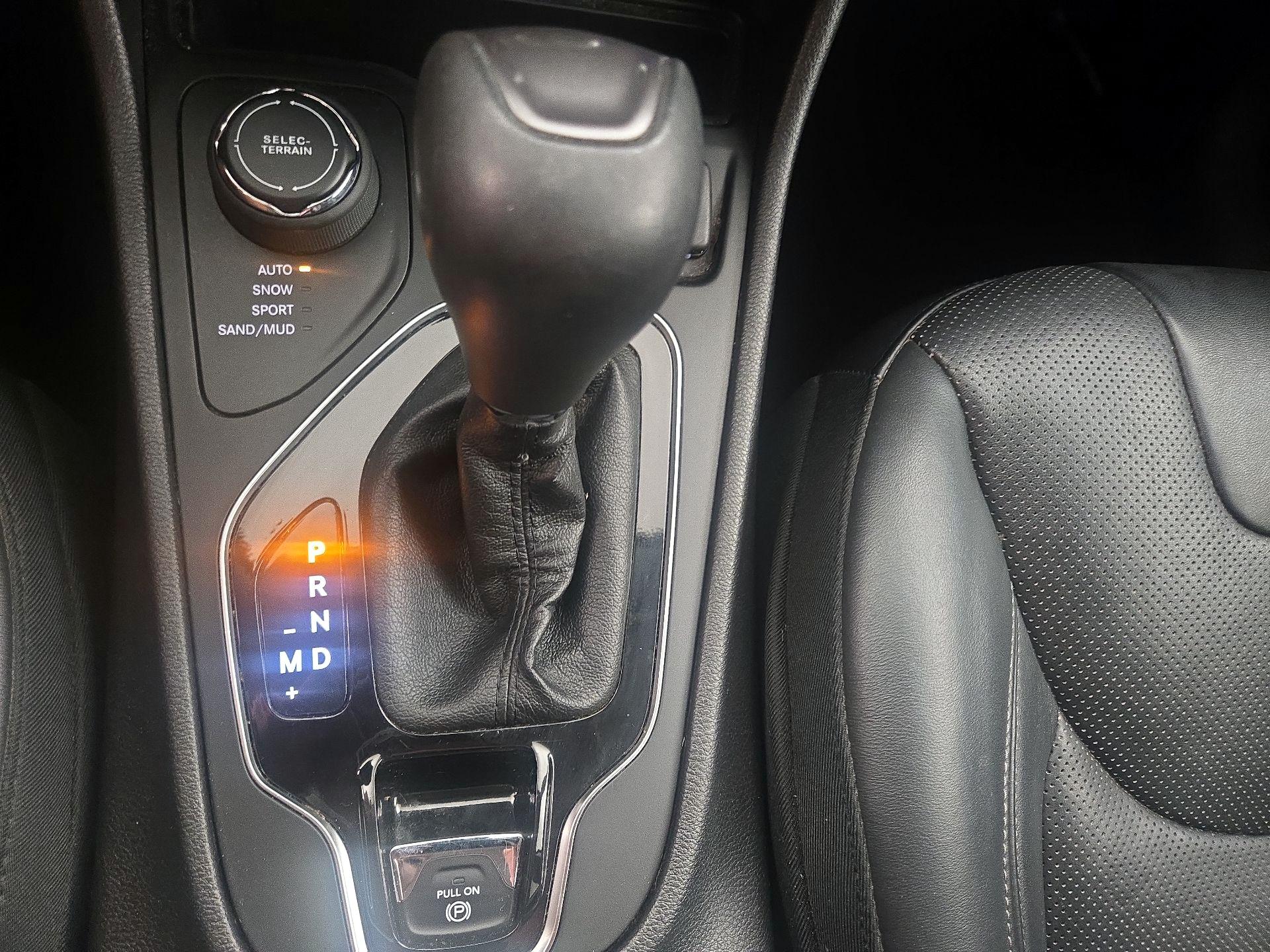 Thumbnail: 2019 Jeep Cherokee - 17