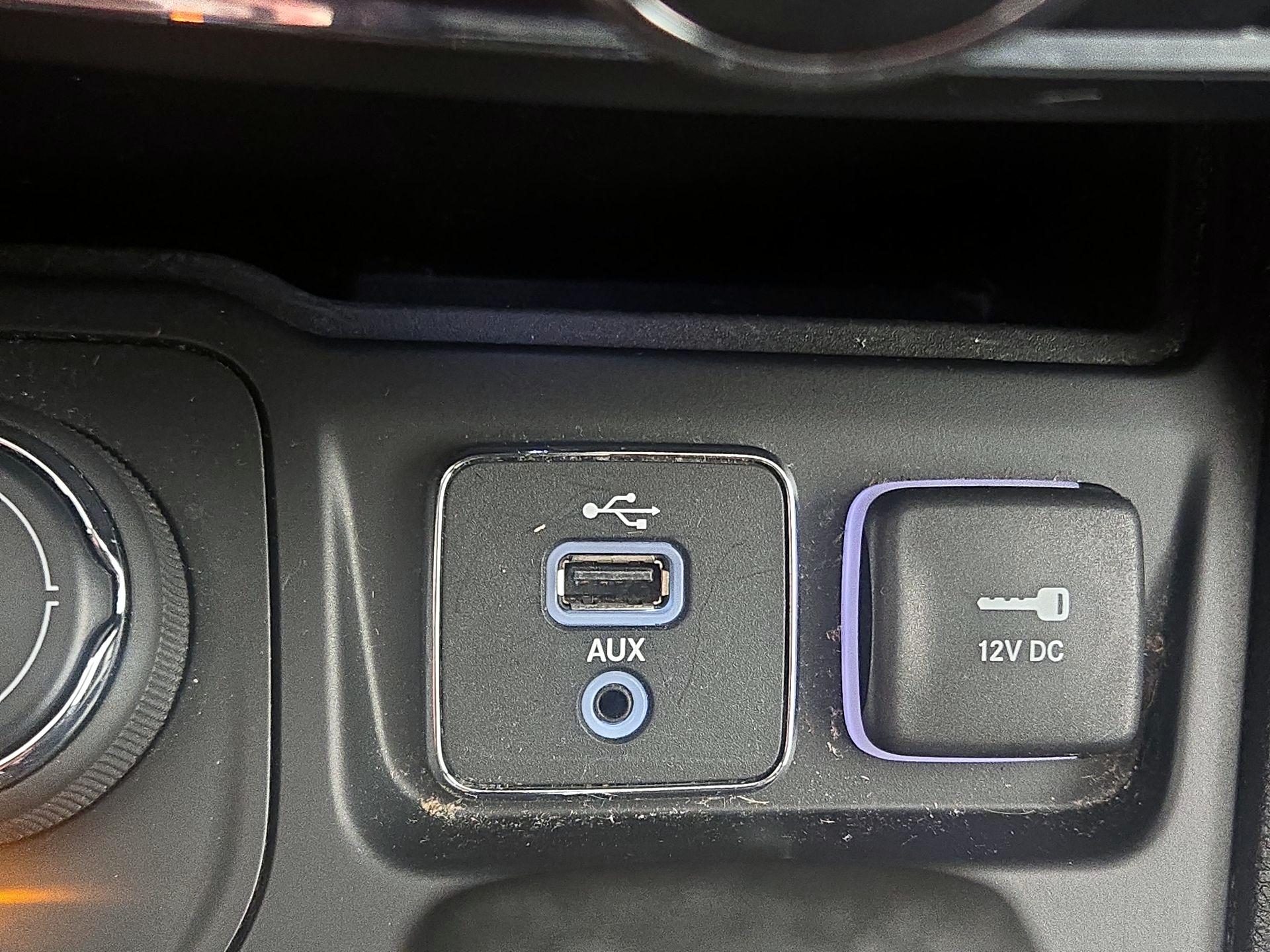 Thumbnail: 2019 Jeep Cherokee - 18