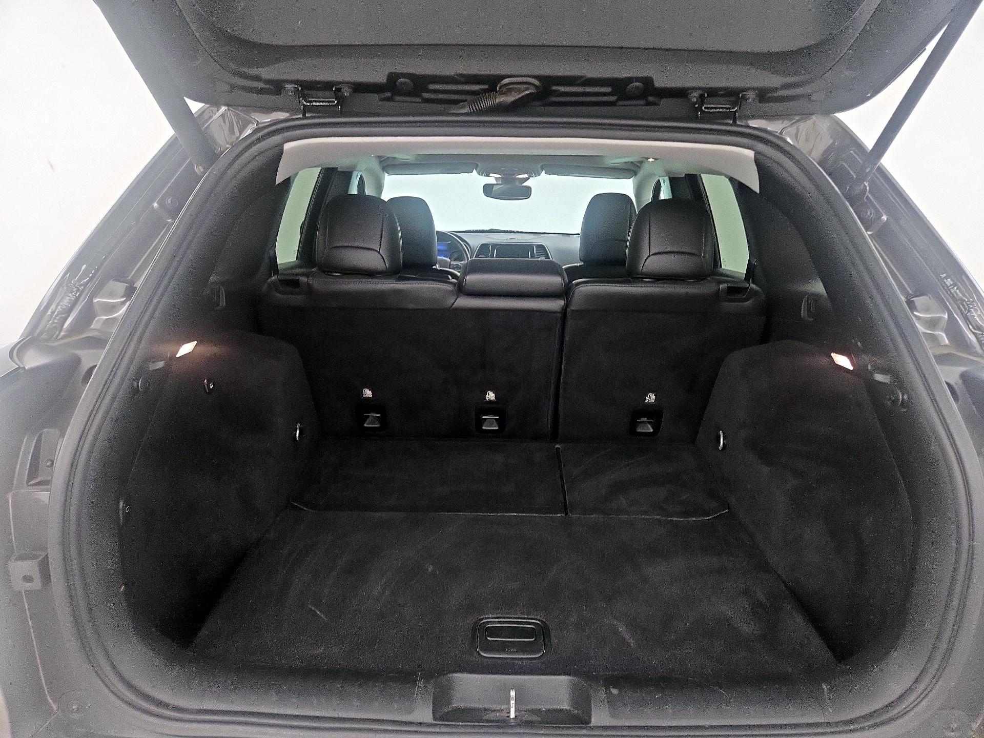 Thumbnail: 2019 Jeep Cherokee - 20