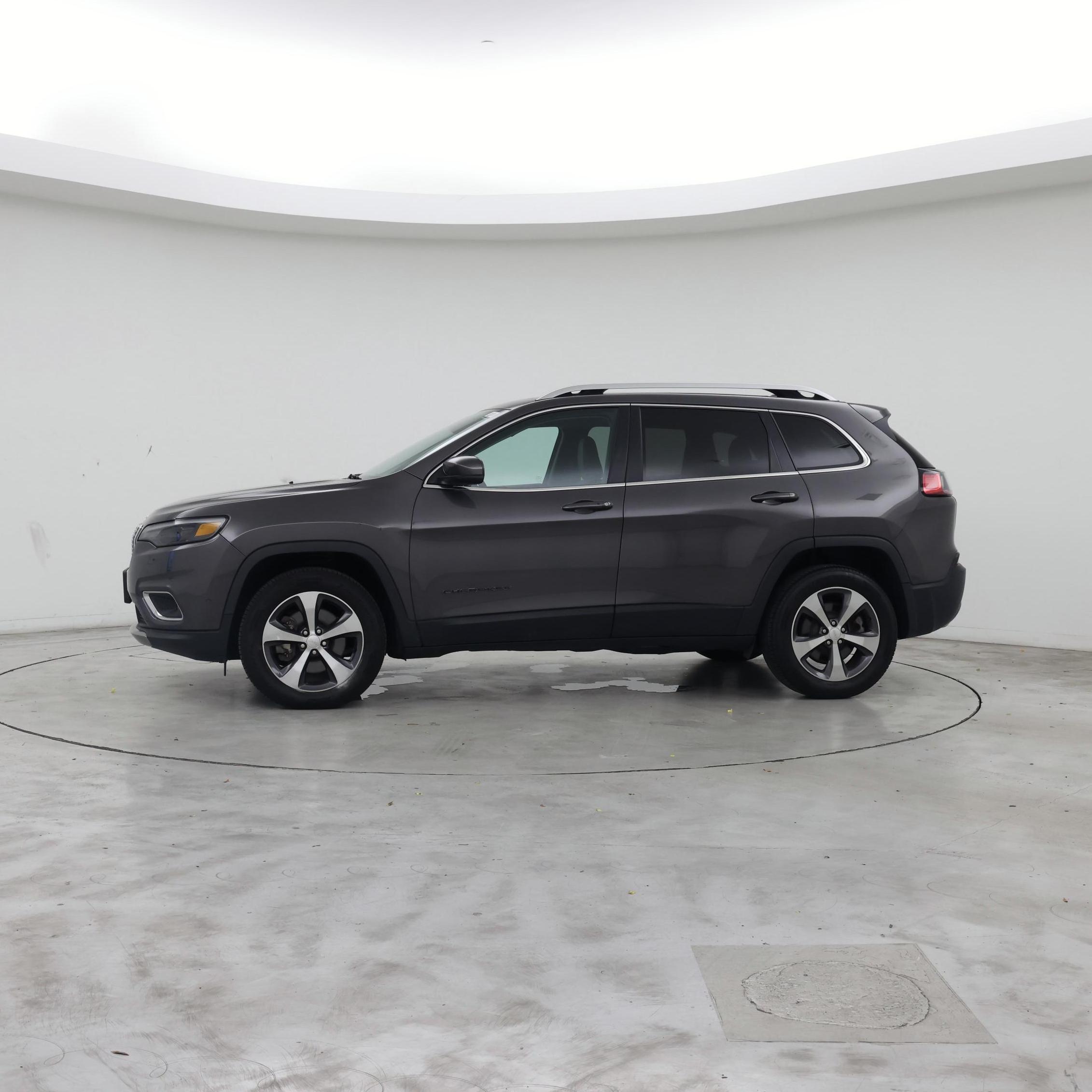 Thumbnail: 2019 Jeep Cherokee - 3