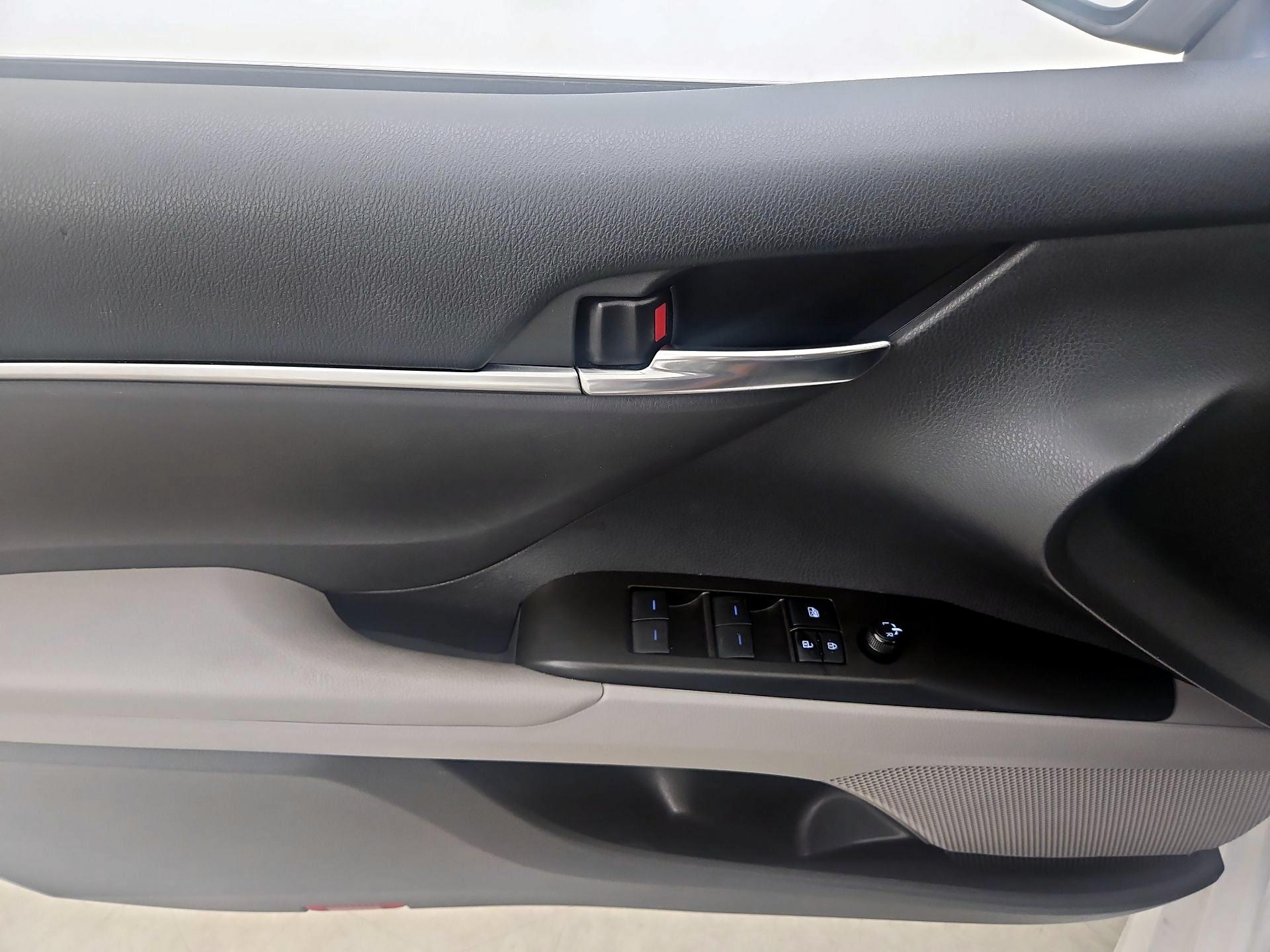Thumbnail: 2021 Toyota Camry - 12