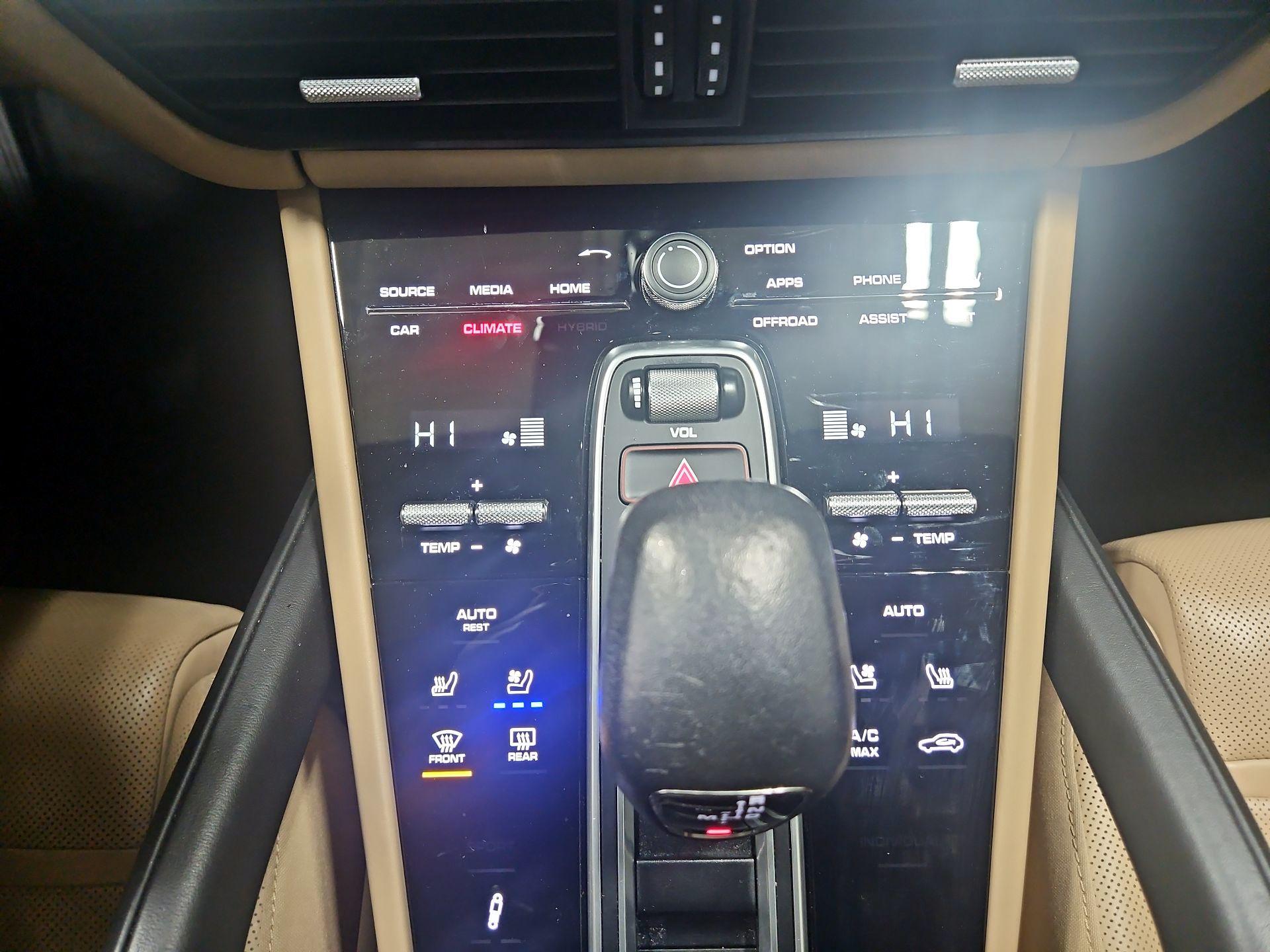 Thumbnail: 2023 Porsche Cayenne - 15