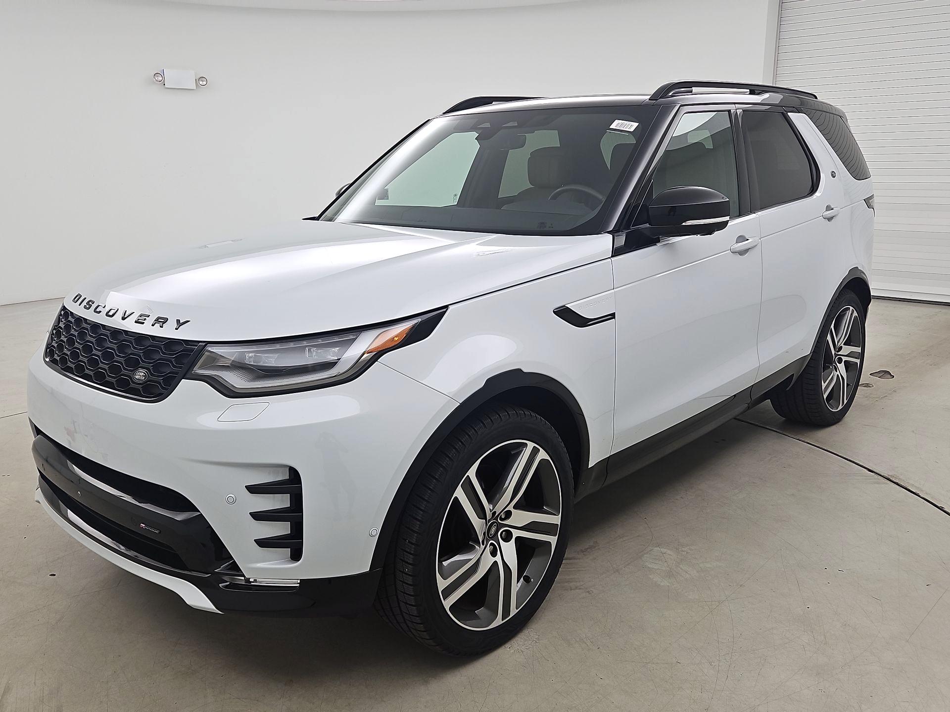 Thumbnail: 2023 Land Rover Discovery - 3