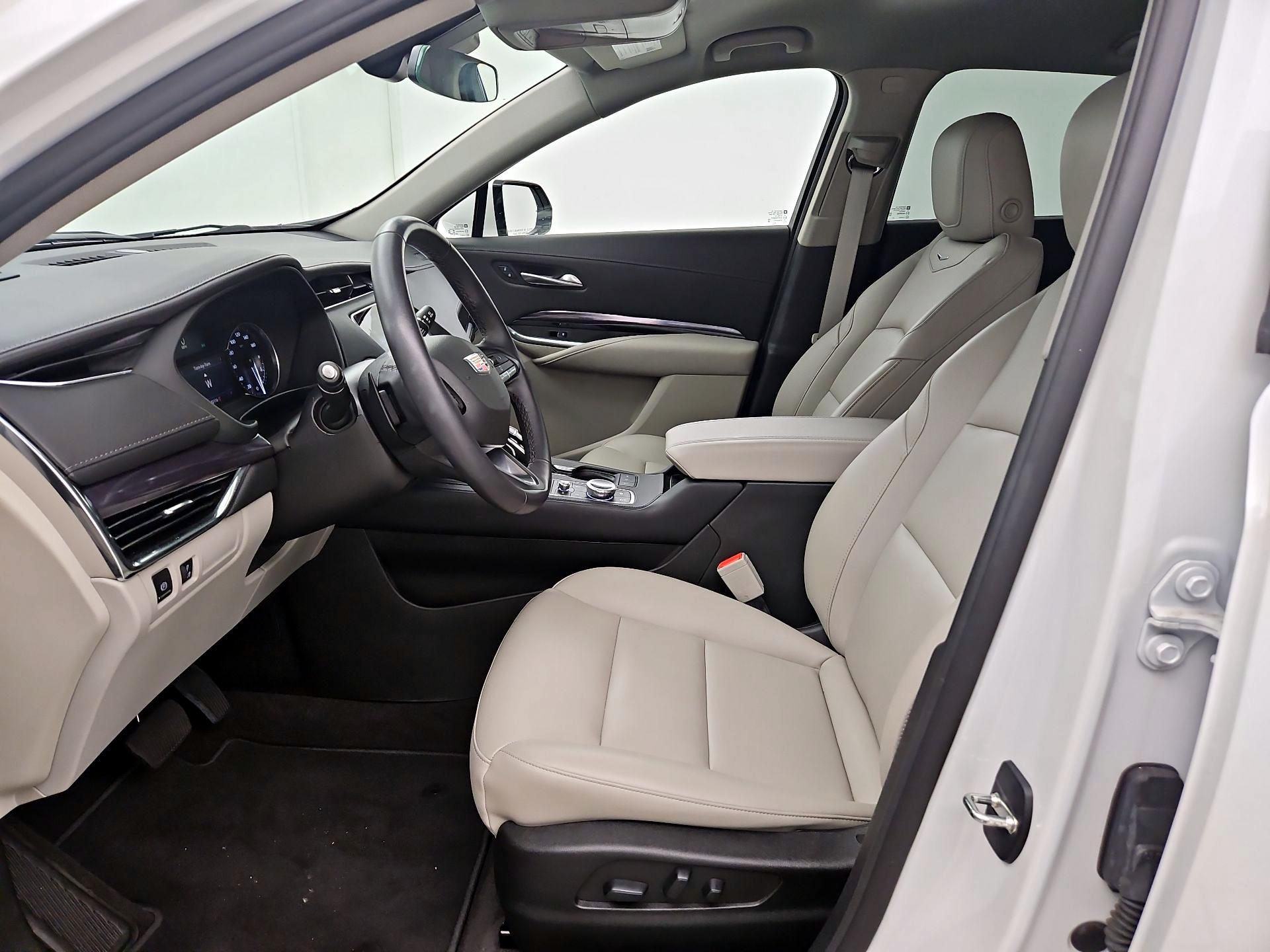 Thumbnail: 2023 Cadillac XT4 - 11