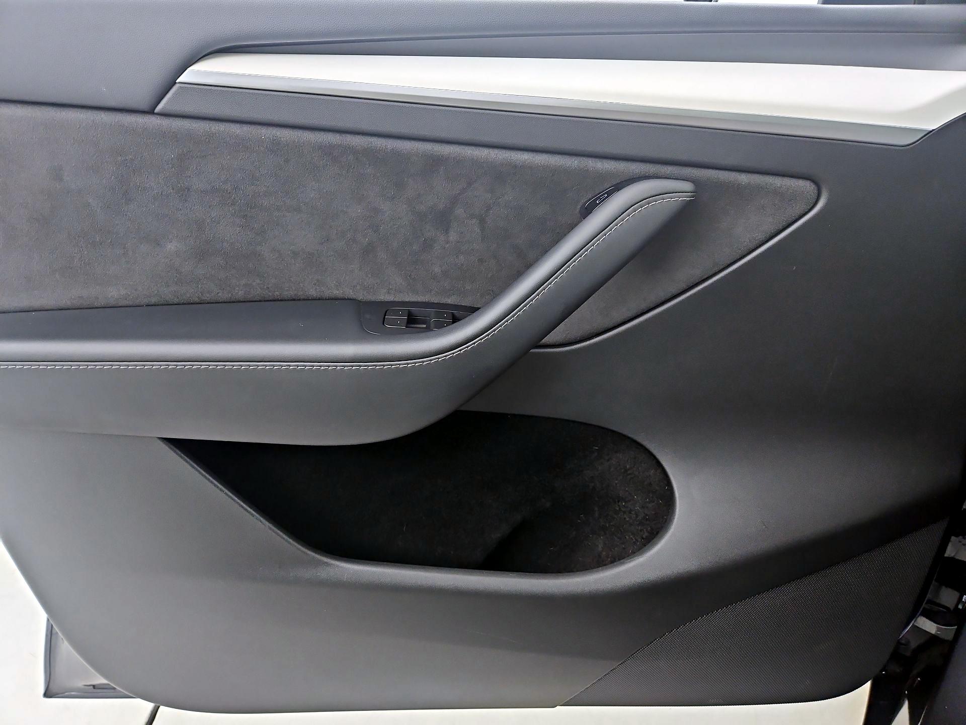Thumbnail: 2023 Tesla Model Y - 10