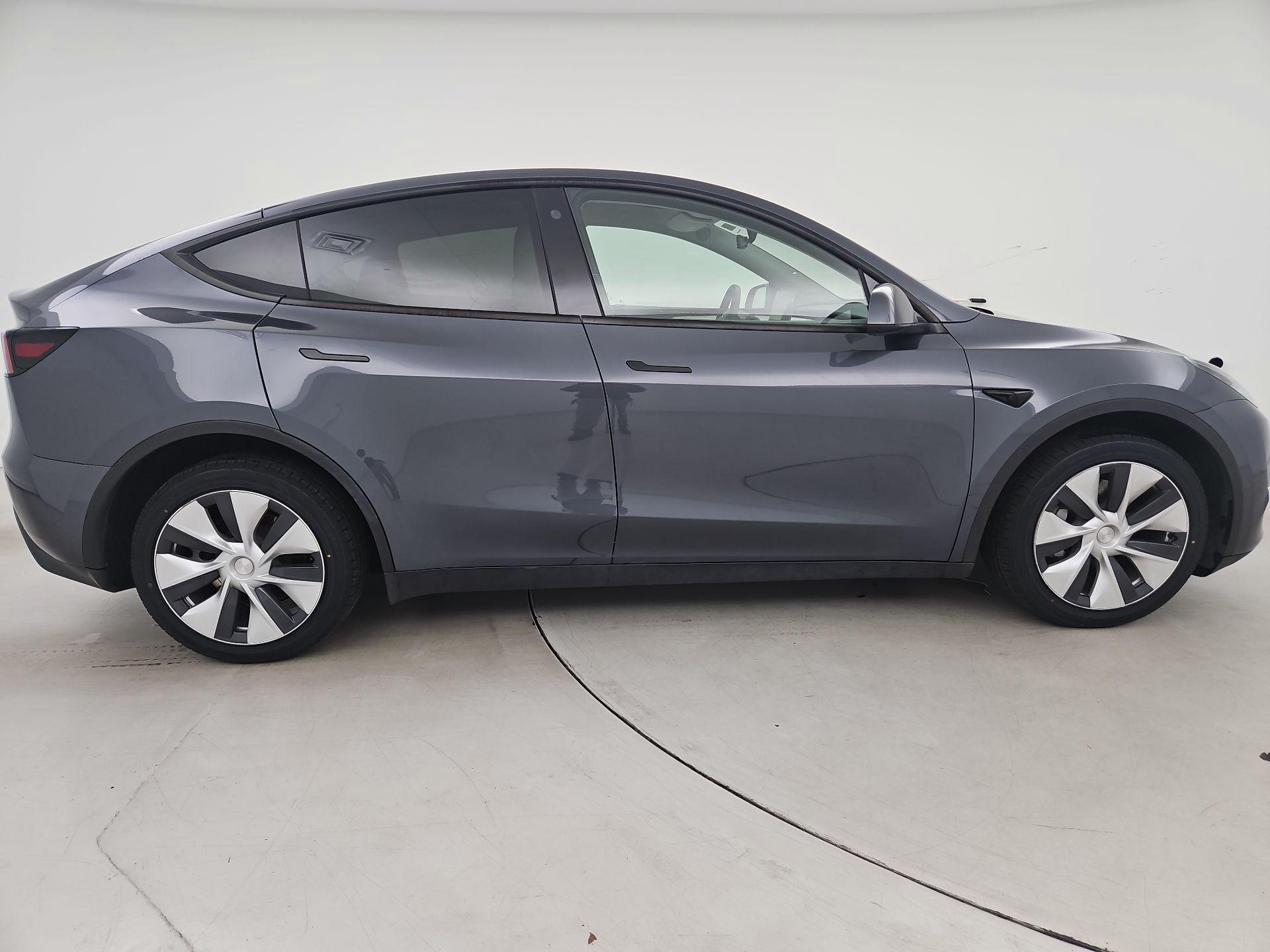 Thumbnail: 2023 Tesla Model Y - 4