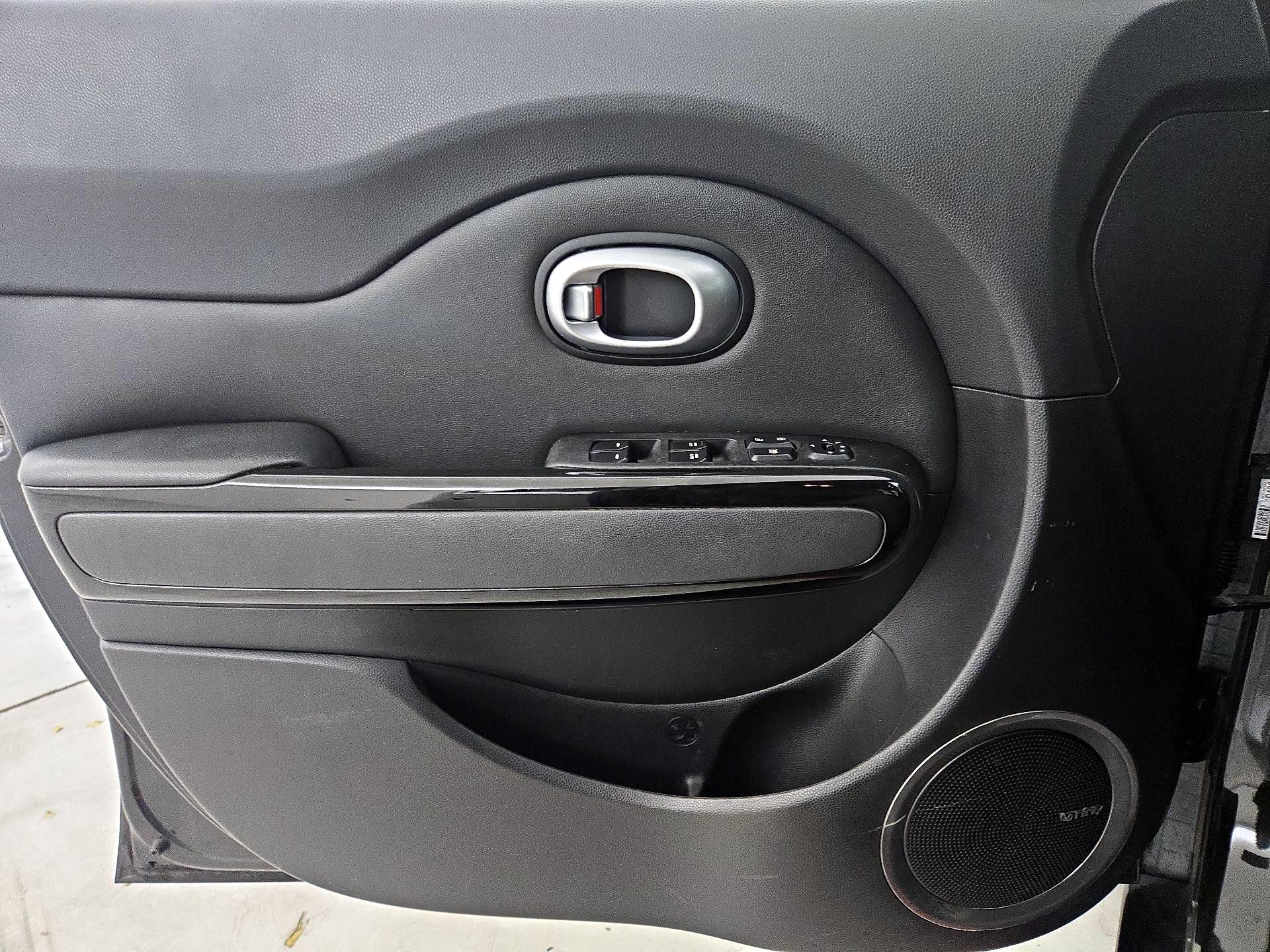 Thumbnail: 2015 Kia Soul - 12