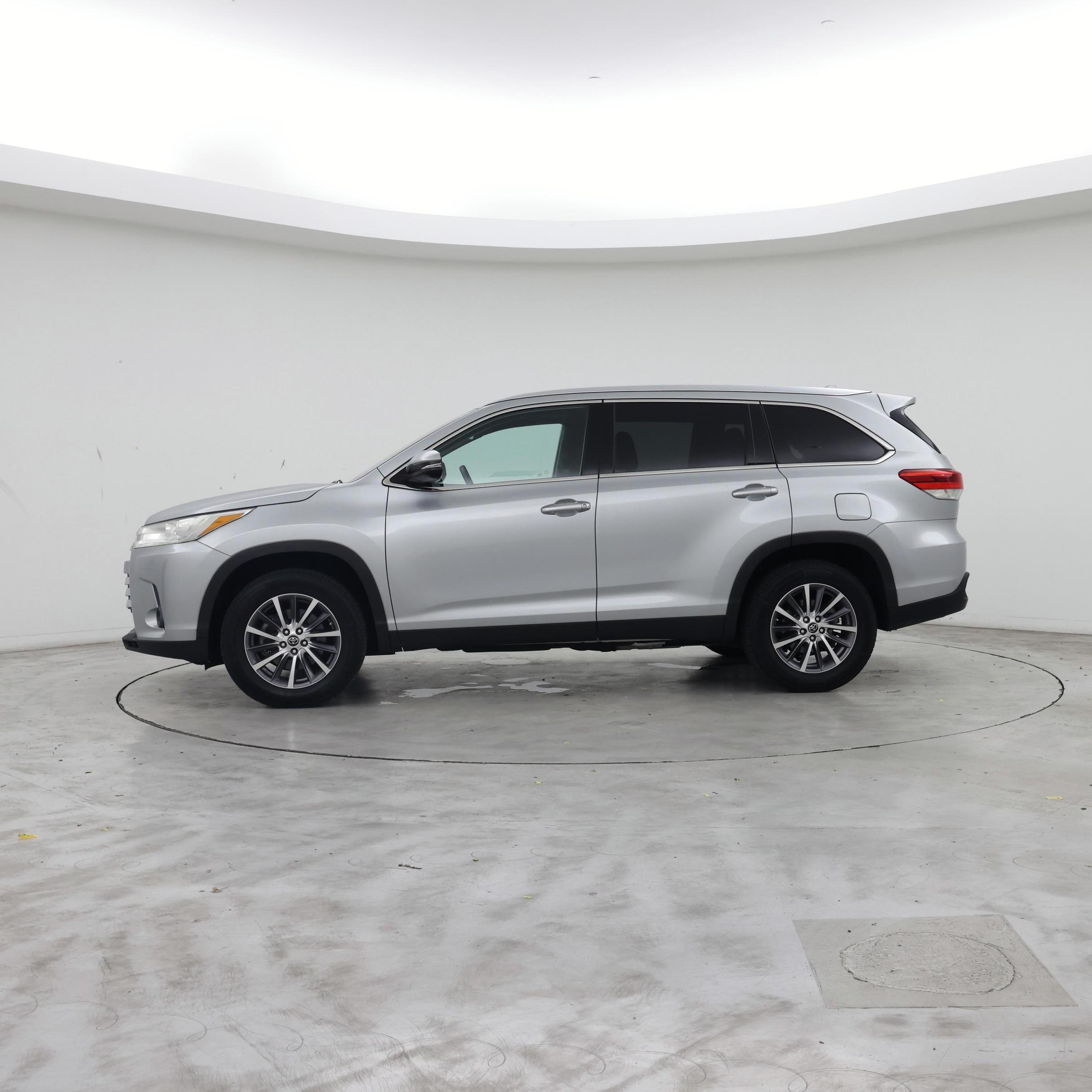 Thumbnail: 2019 Toyota Highlander - 3