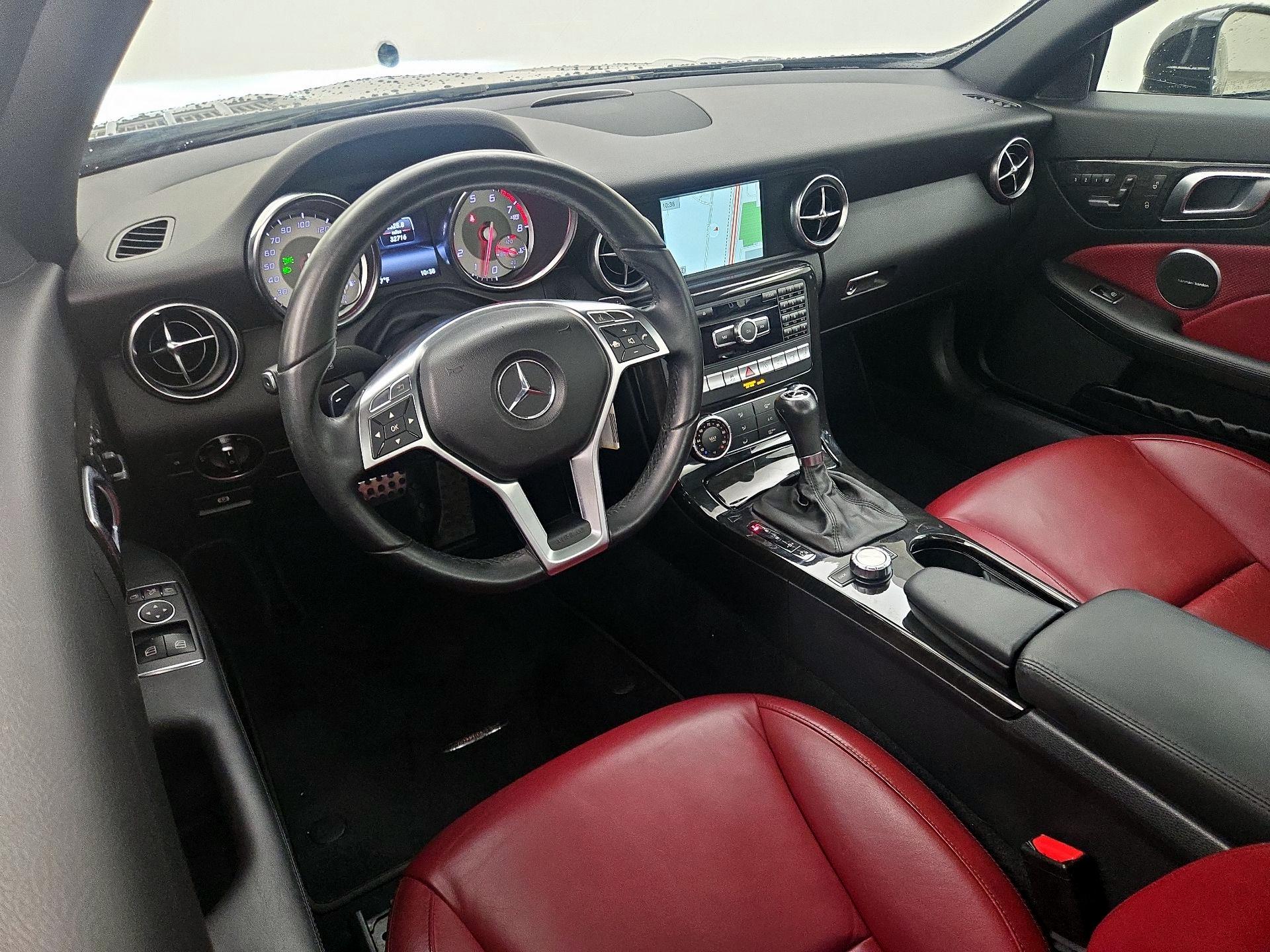 Thumbnail: 2015 Mercedes-Benz SLK - 9