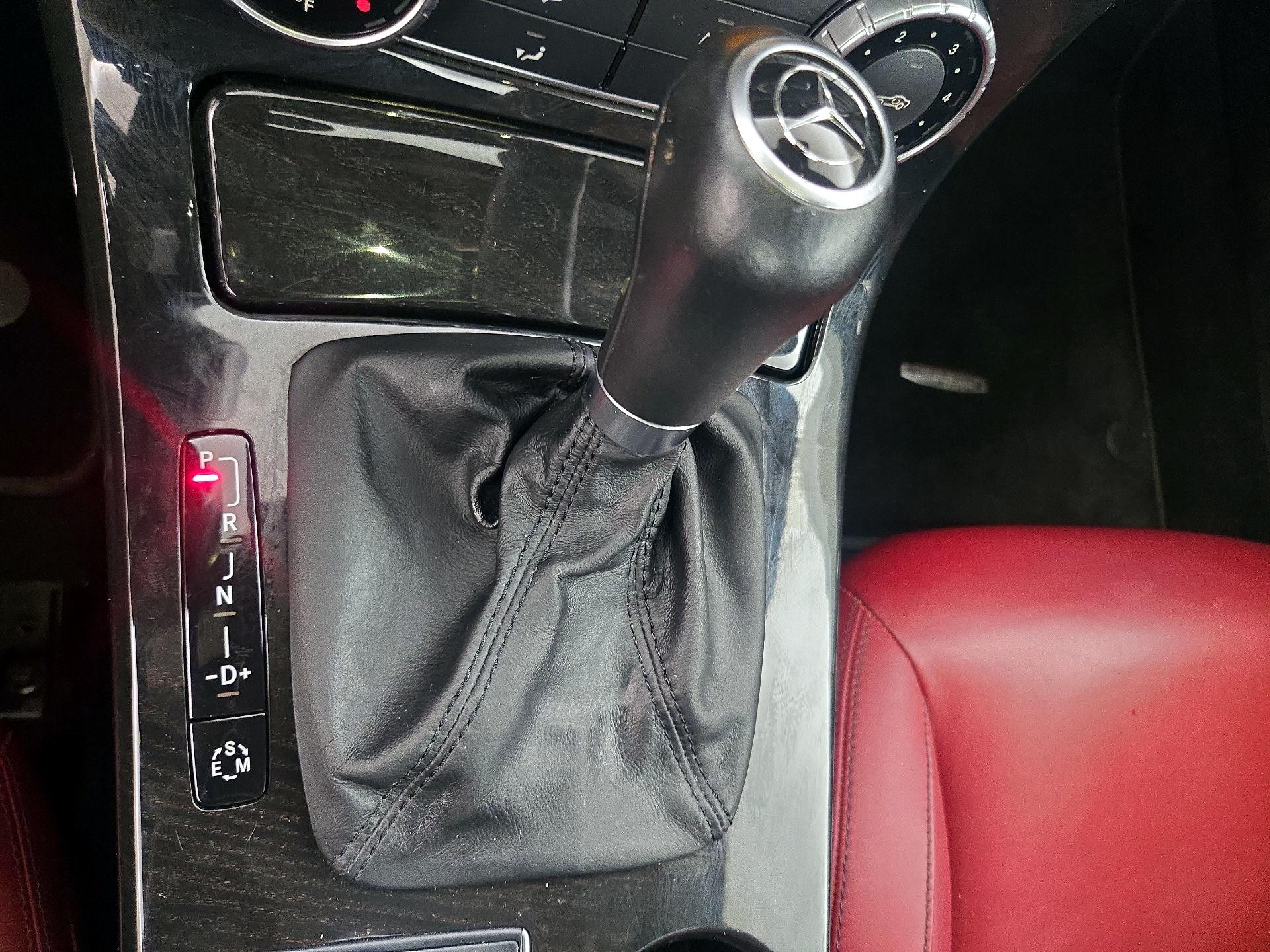 Thumbnail: 2015 Mercedes-Benz SLK - 17