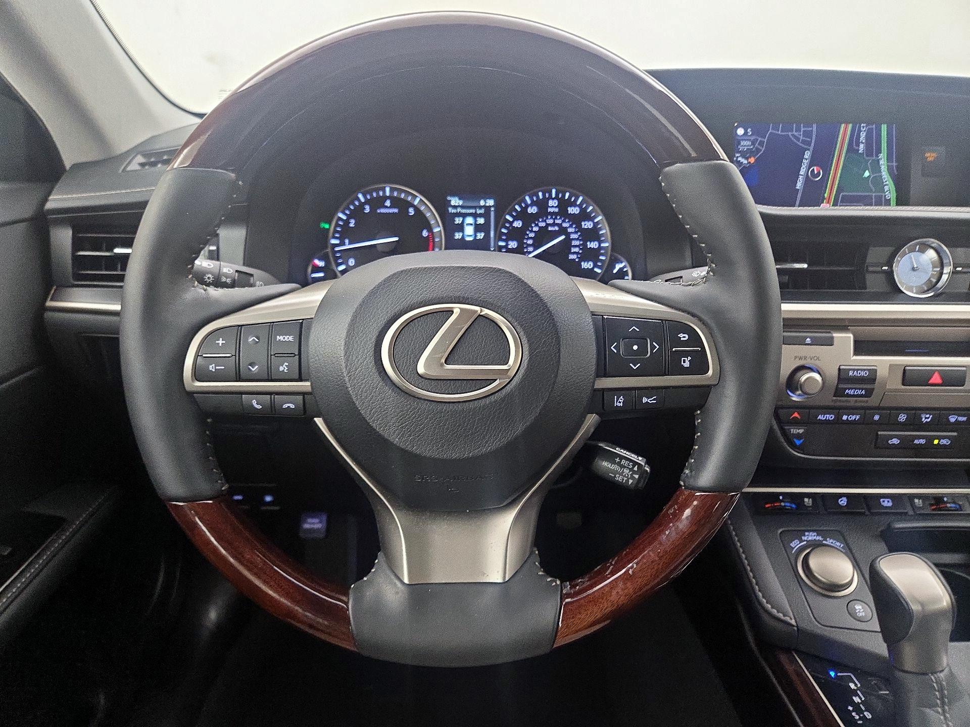 Thumbnail: 2017 Lexus ES - 10