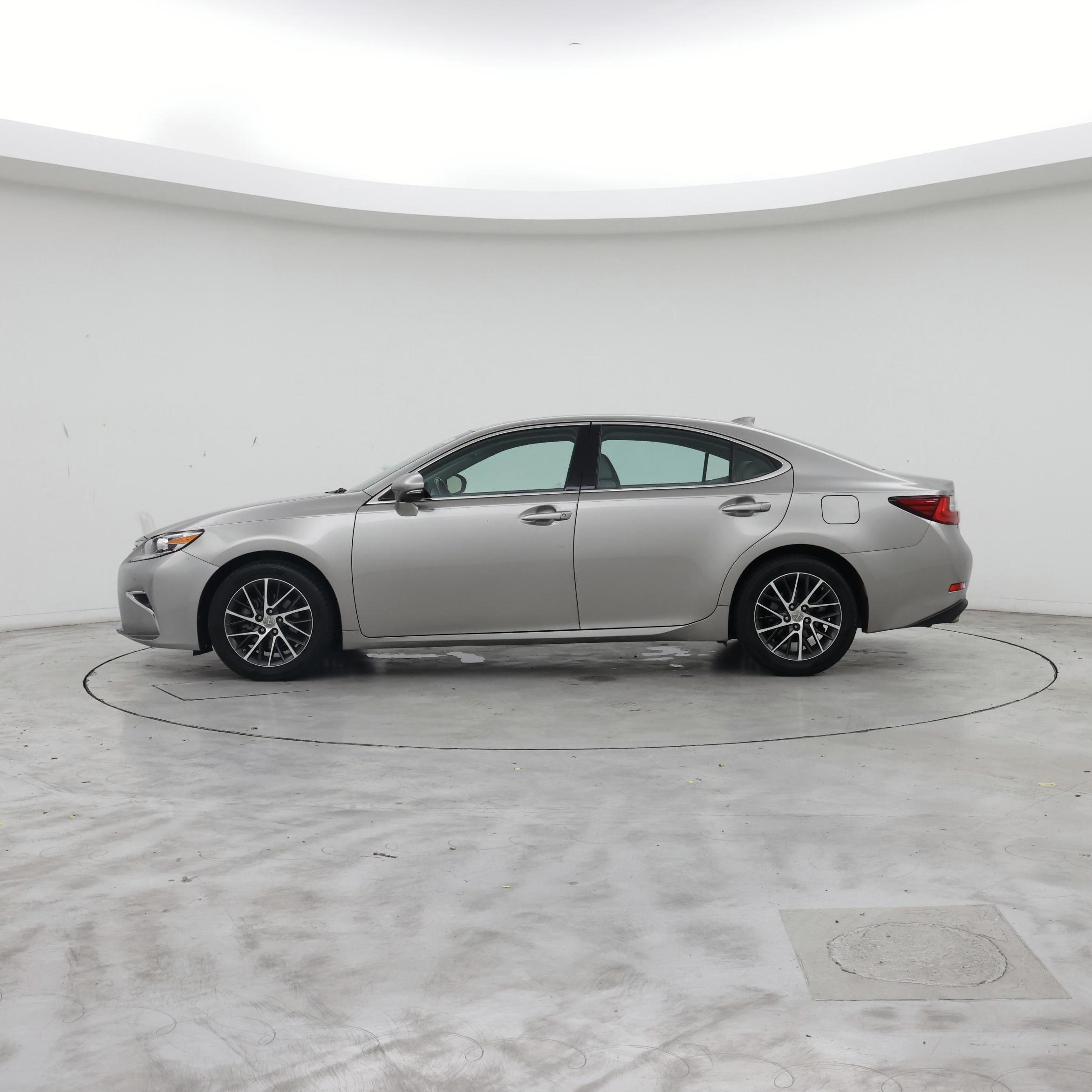 Thumbnail: 2017 Lexus ES - 3