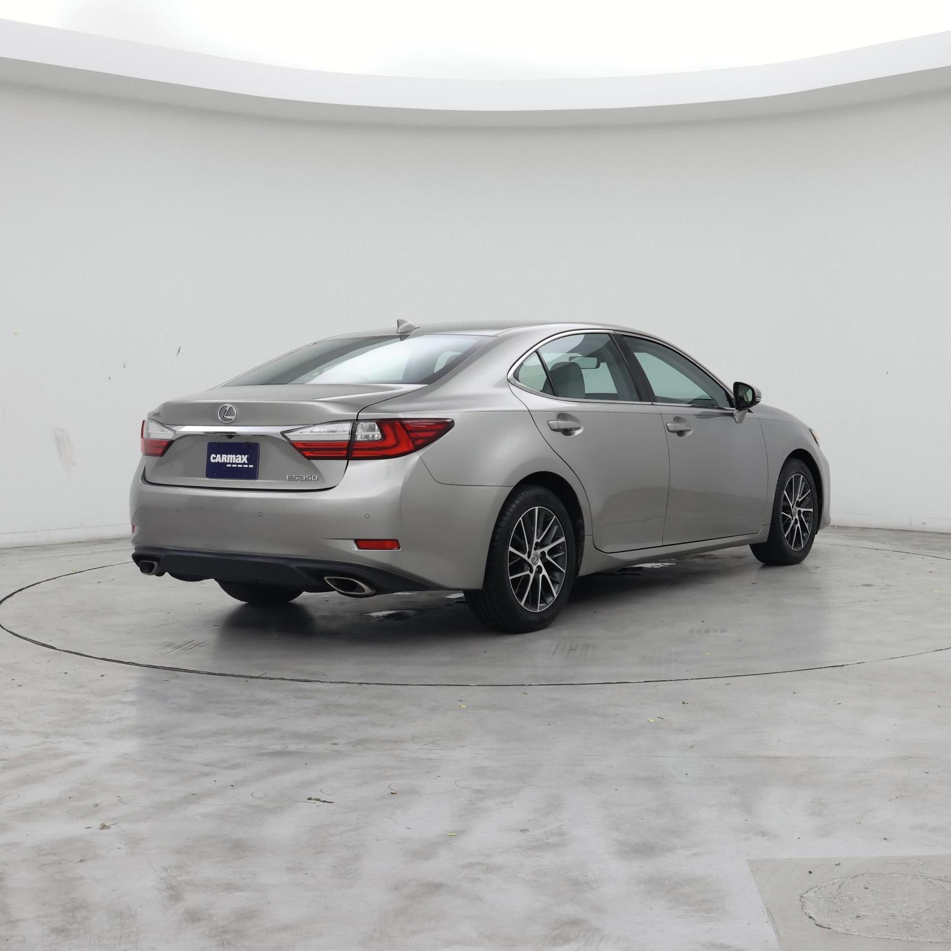 Thumbnail: 2017 Lexus ES - 8