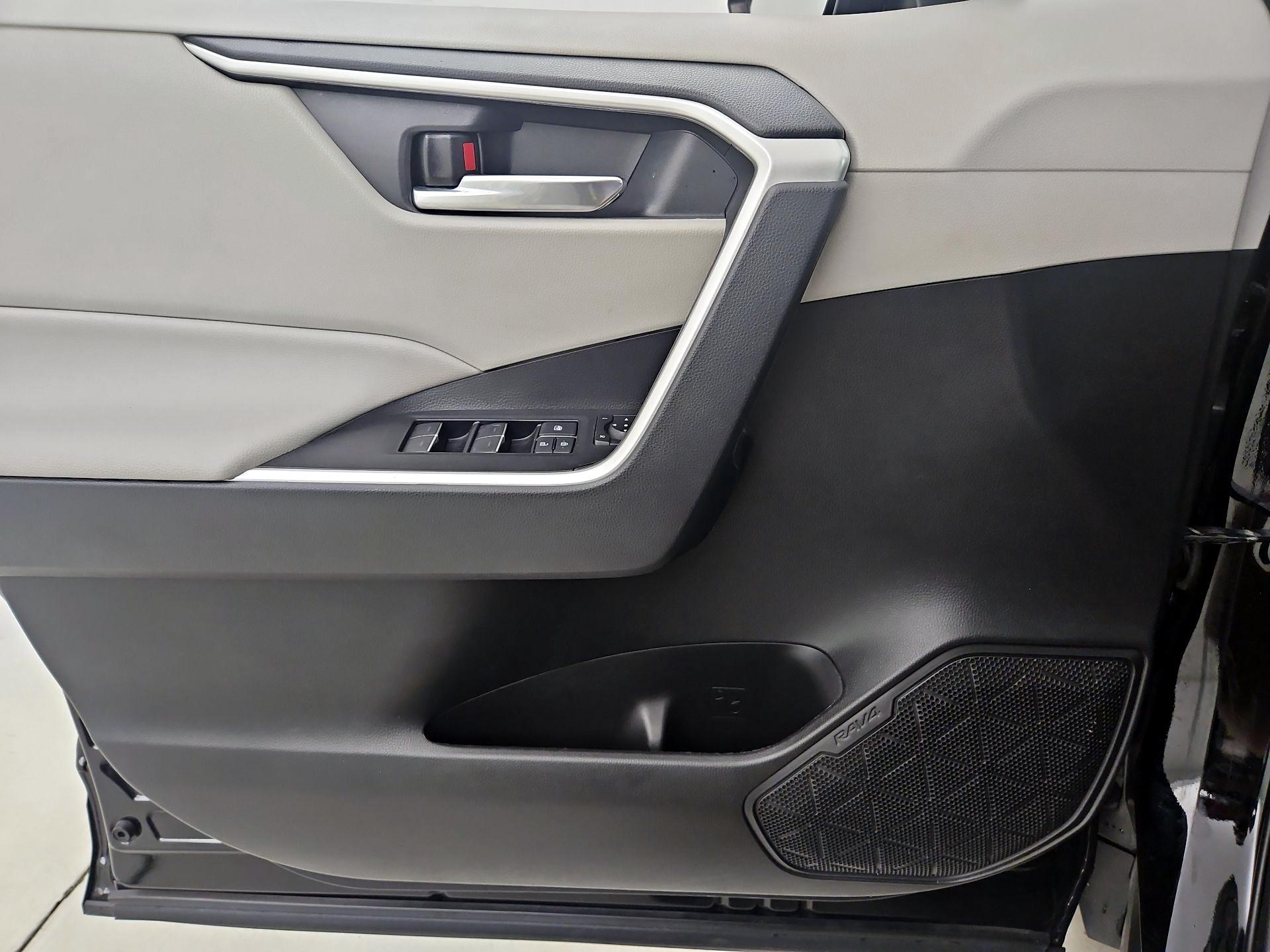 Thumbnail: 2022 Toyota RAV4 - 10