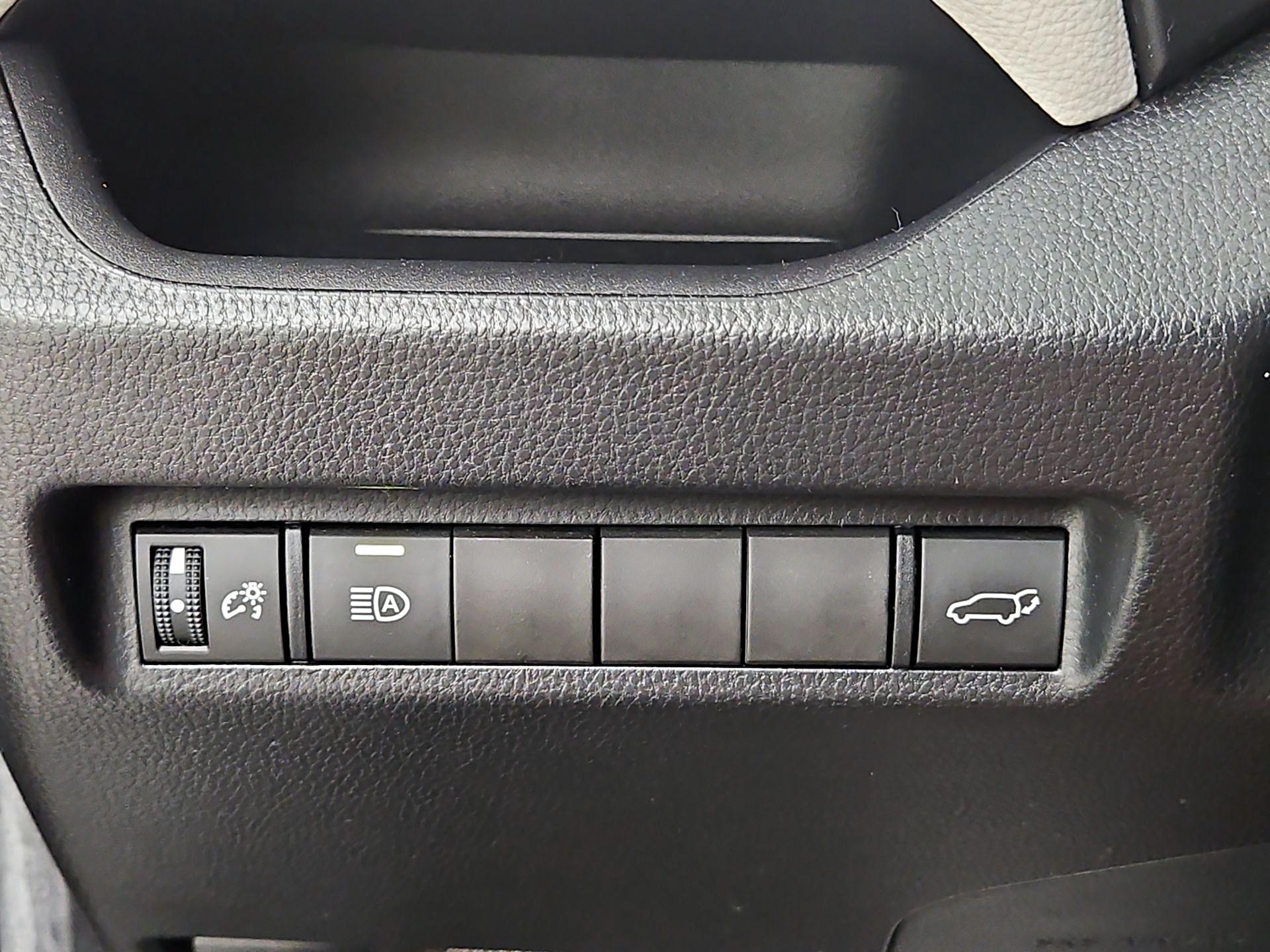 Thumbnail: 2022 Toyota RAV4 - 11