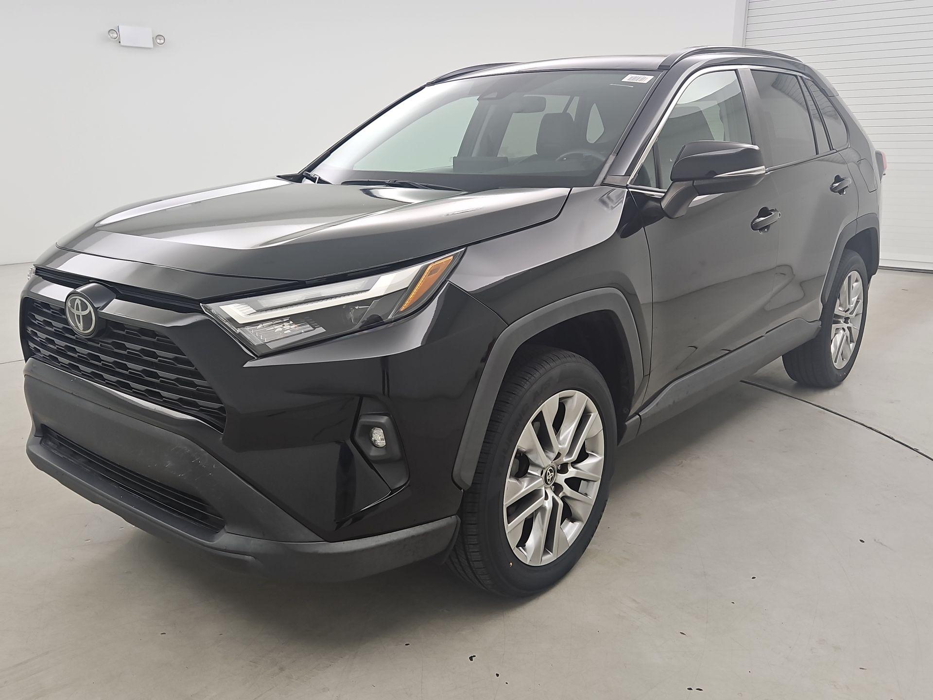 Thumbnail: 2022 Toyota RAV4 - 3