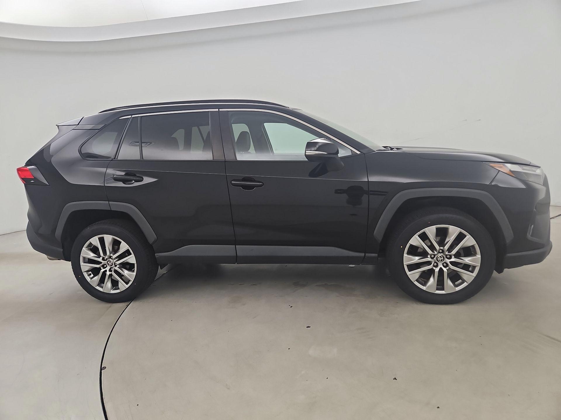 Thumbnail: 2022 Toyota RAV4 - 4