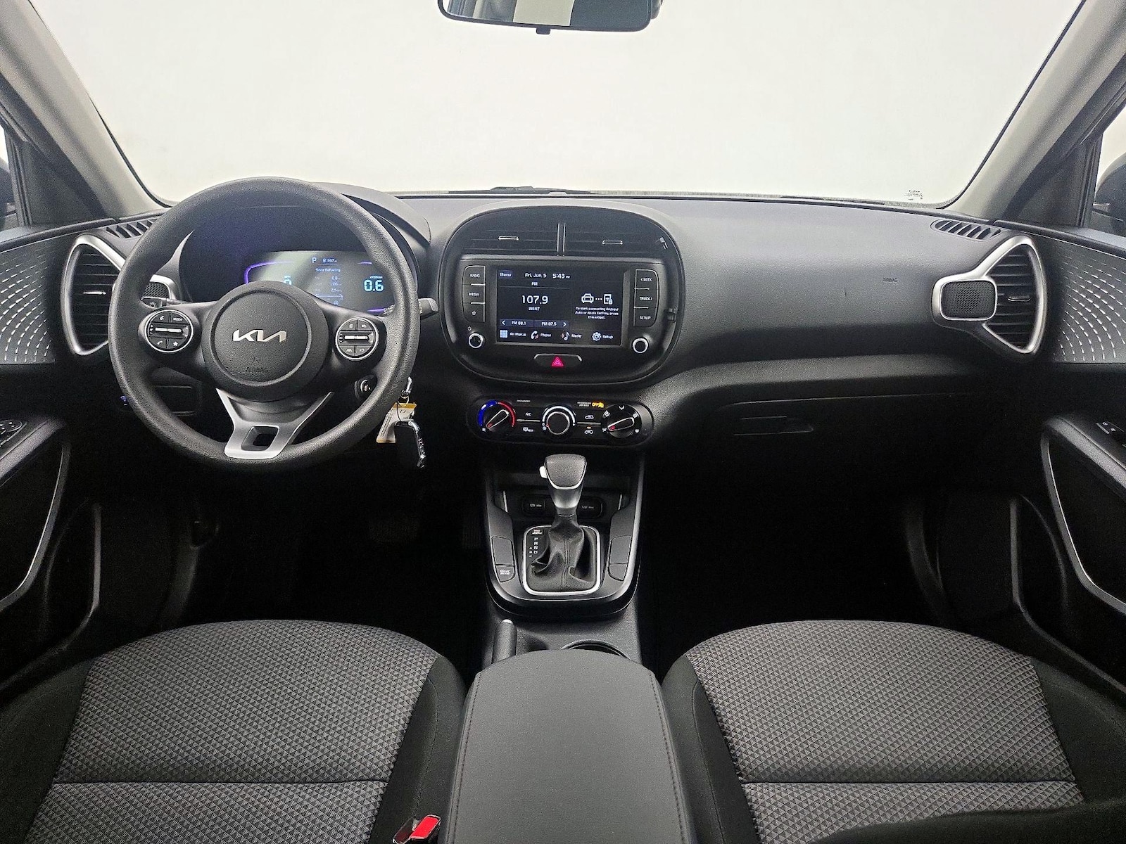 2025 Kia Soul LX - Photo 10