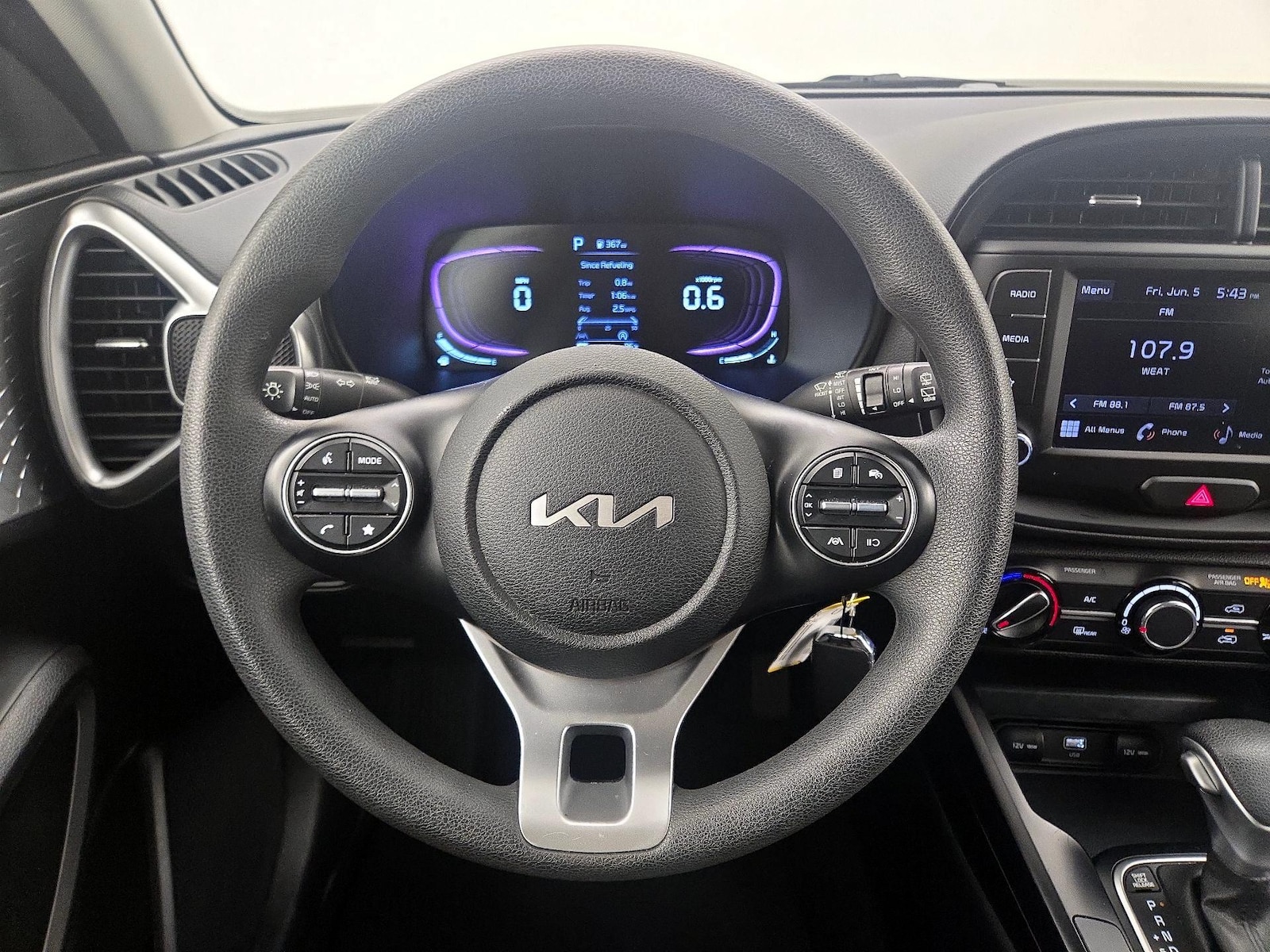2025 Kia Soul LX - Photo 11