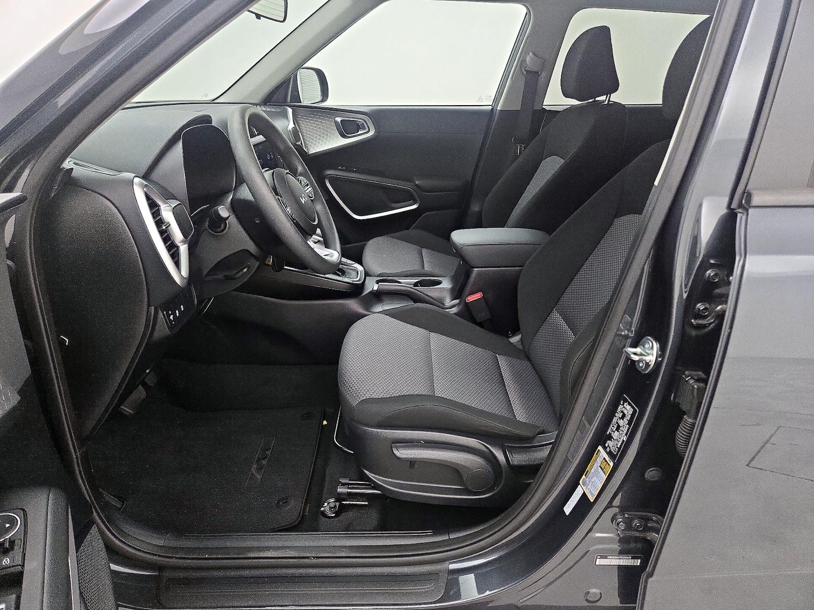 2025 Kia Soul LX - Photo 12