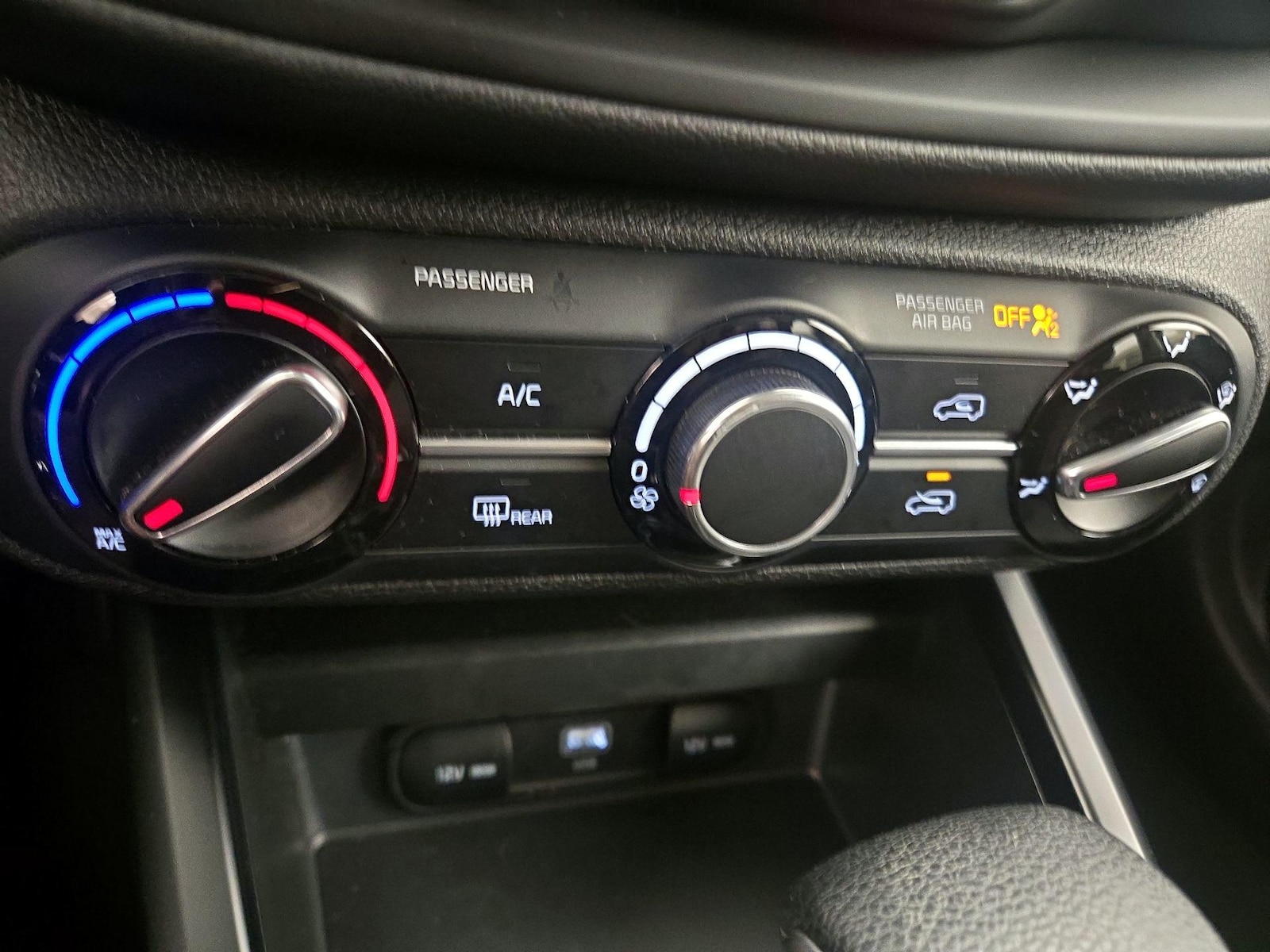 2025 Kia Soul LX - Photo 17