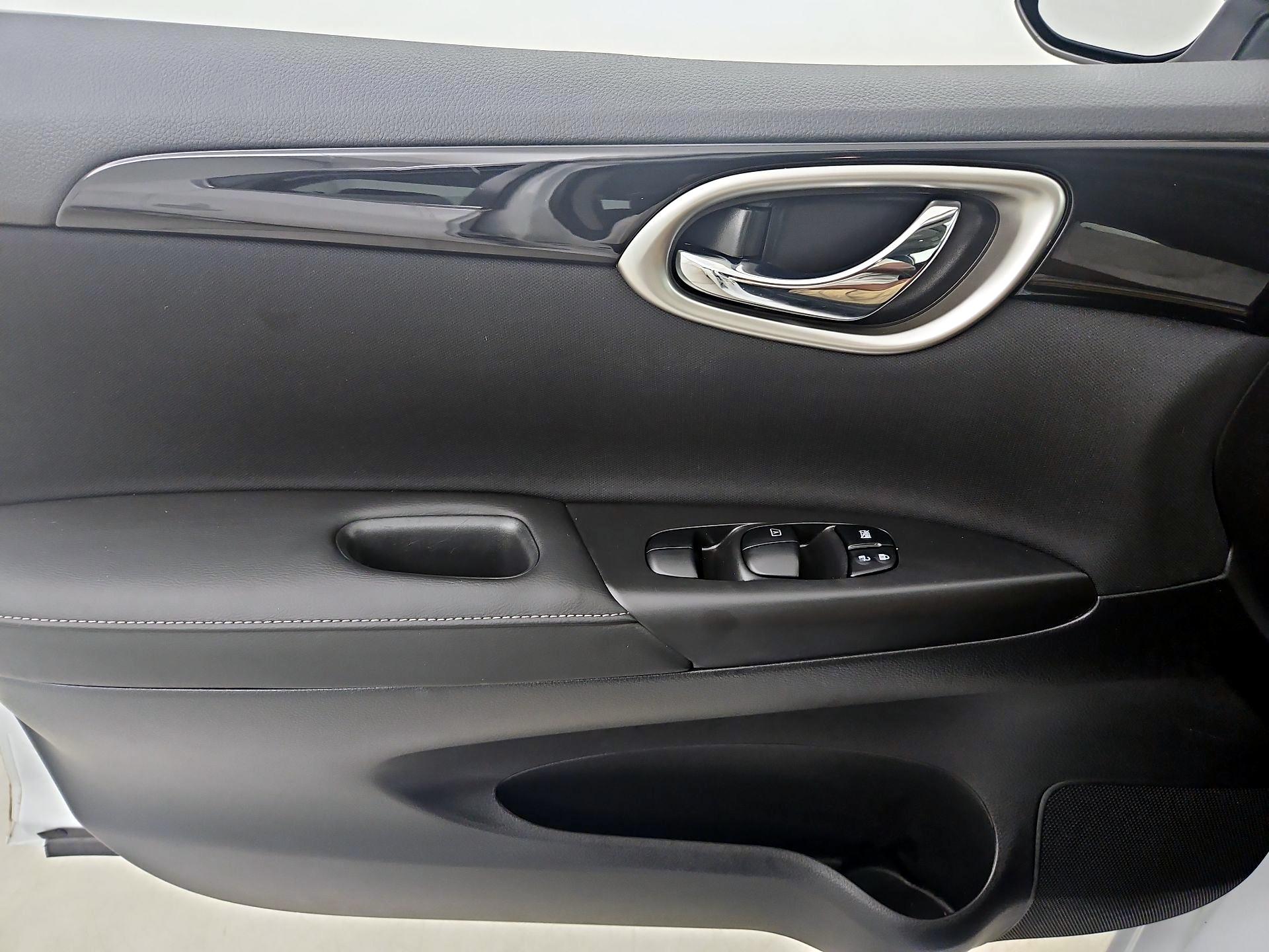 Thumbnail: 2019 Nissan Sentra - 10