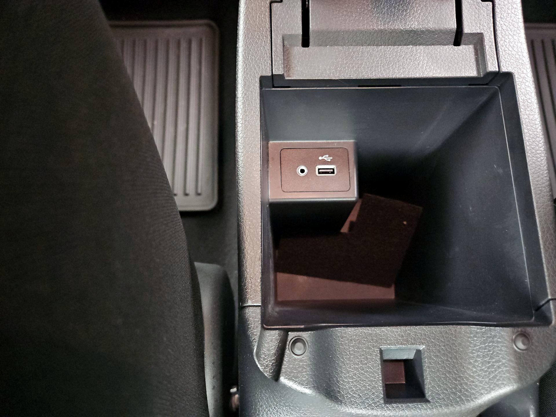 Thumbnail: 2019 Nissan Sentra - 16