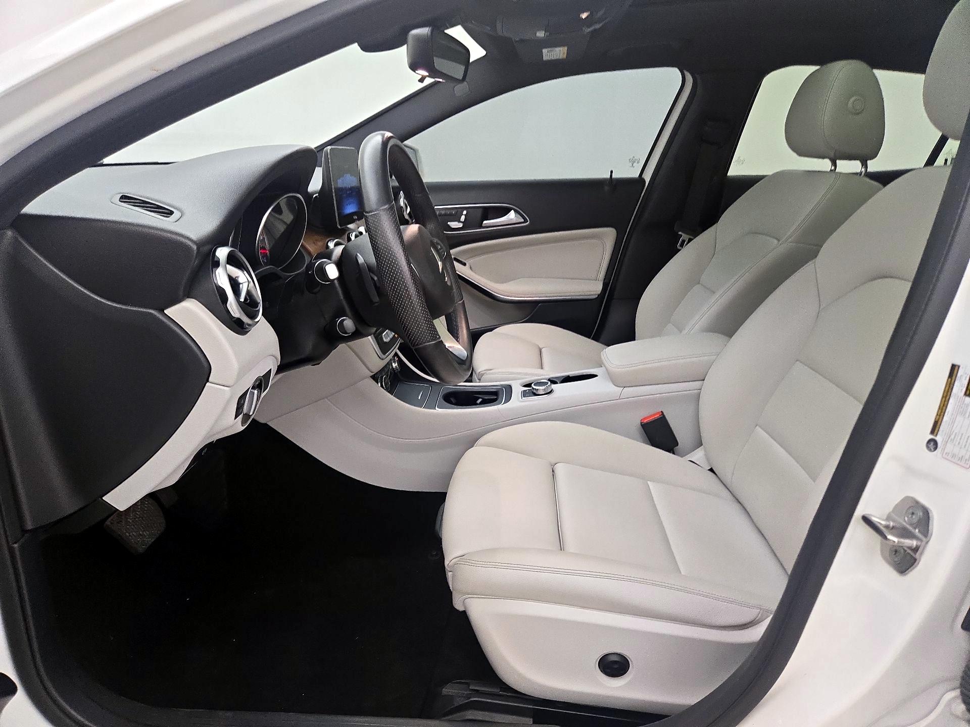 Thumbnail: 2020 Mercedes-Benz GLA - 11
