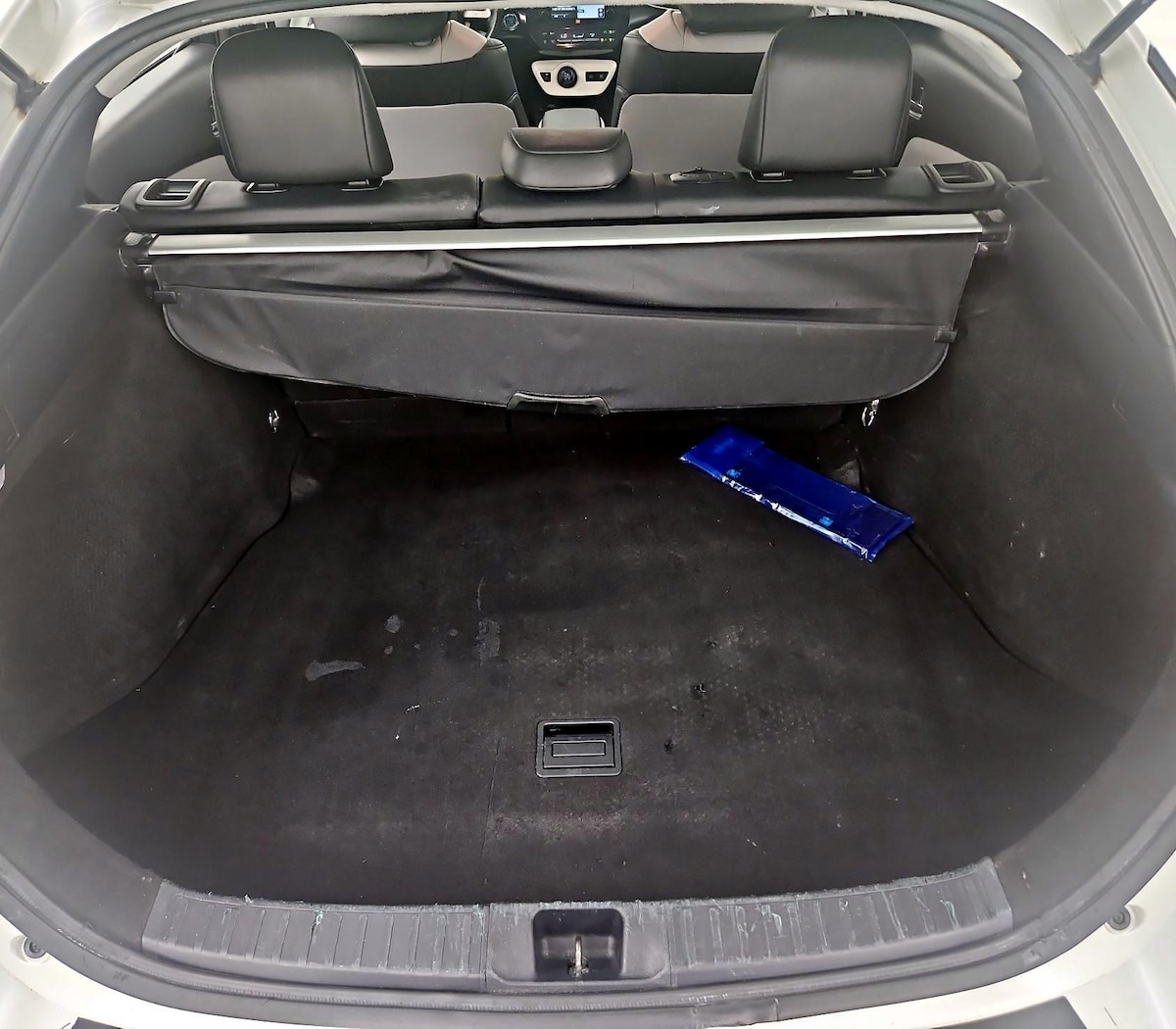 Trunk/Cargo (Seats Up)