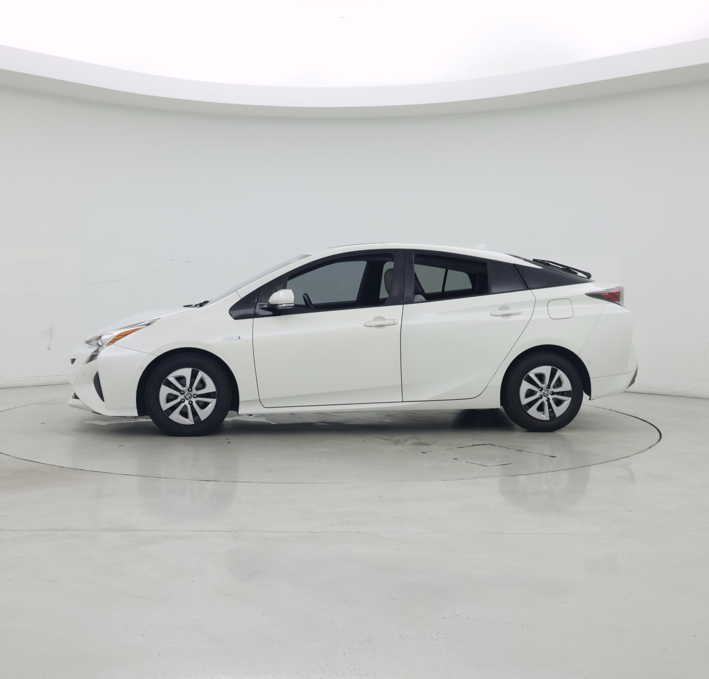 Thumbnail: 2017 Toyota Prius - 3