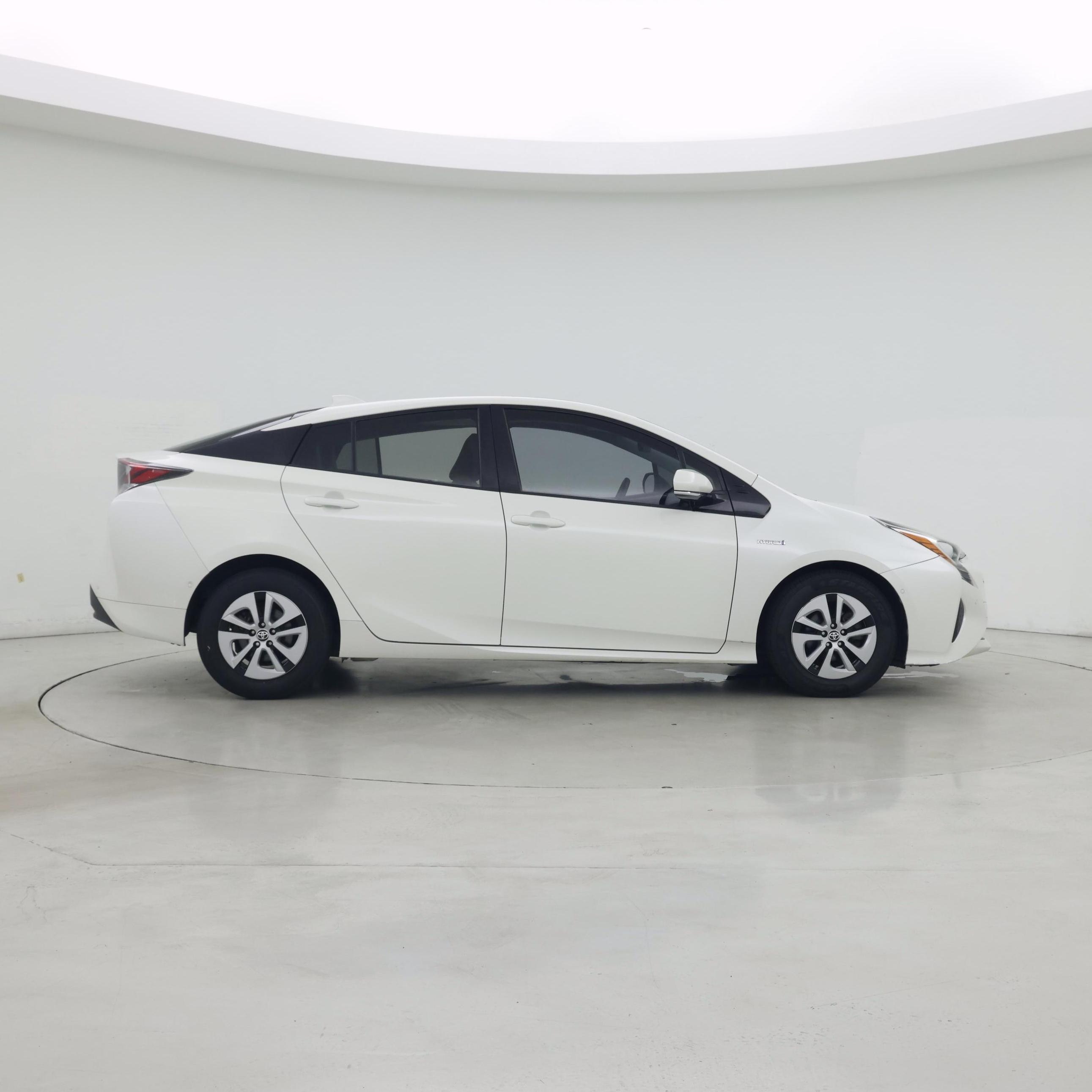 Thumbnail: 2017 Toyota Prius - 7