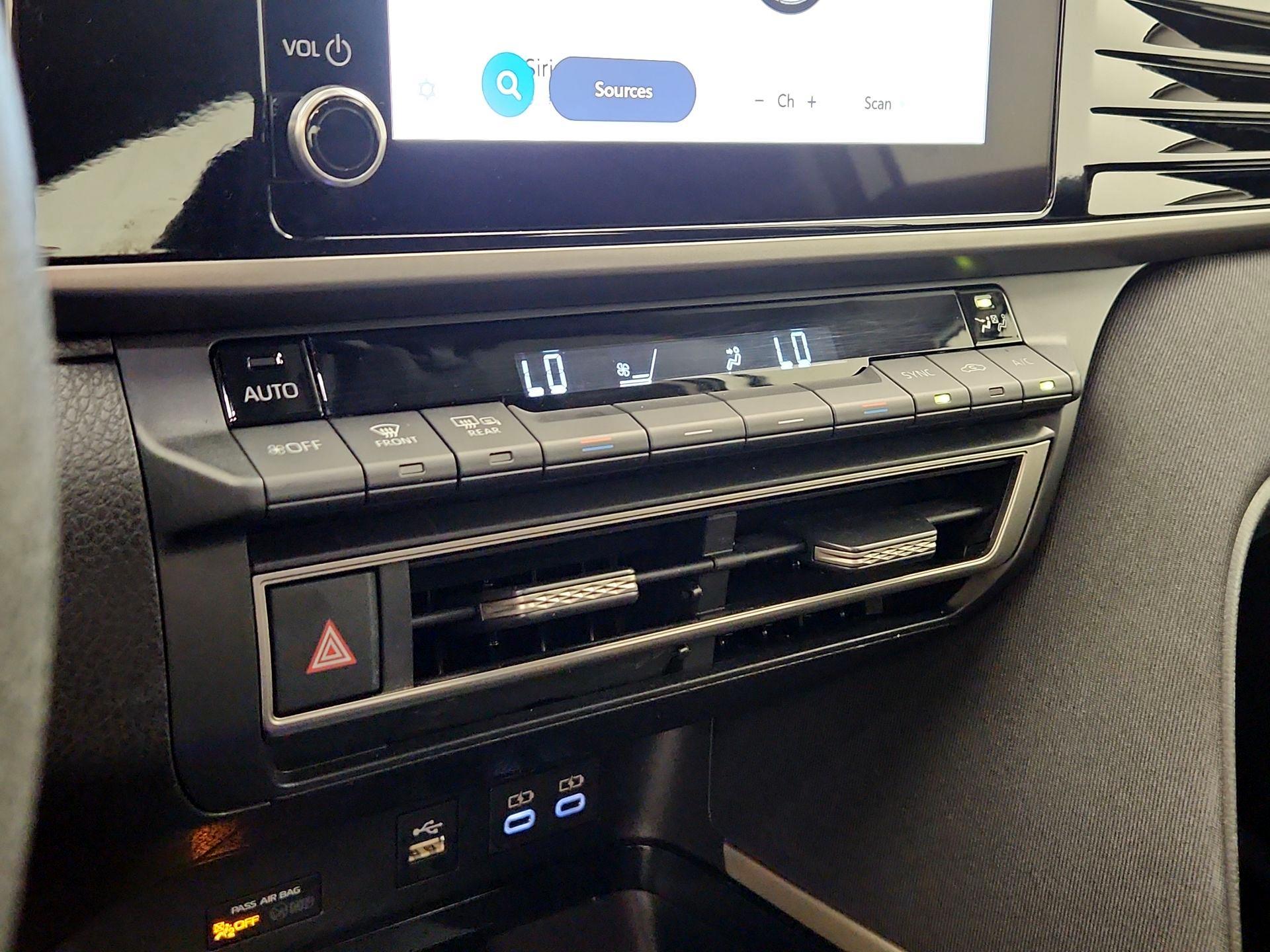 Thumbnail: 2025 Toyota Camry - 17