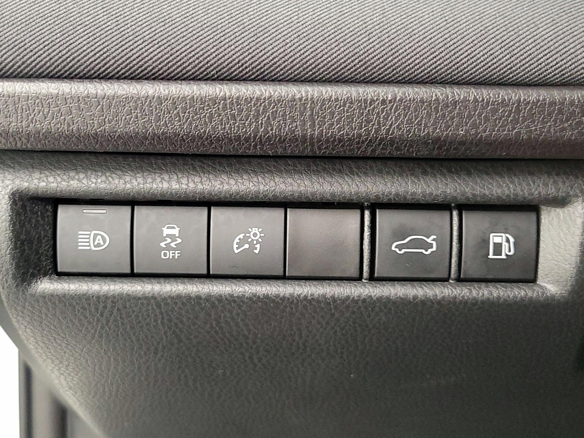 Thumbnail: 2025 Toyota Camry - 13