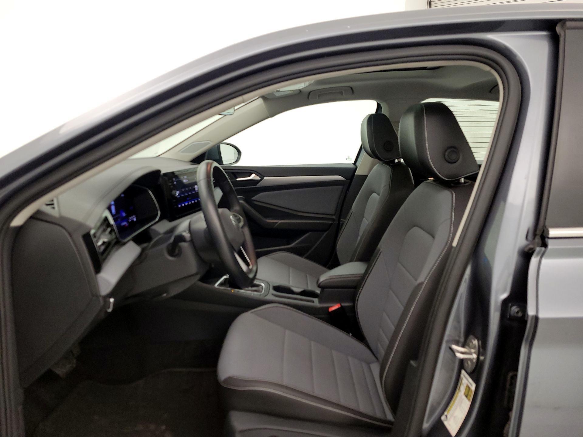 Thumbnail: 2025 Volkswagen Jetta - 11