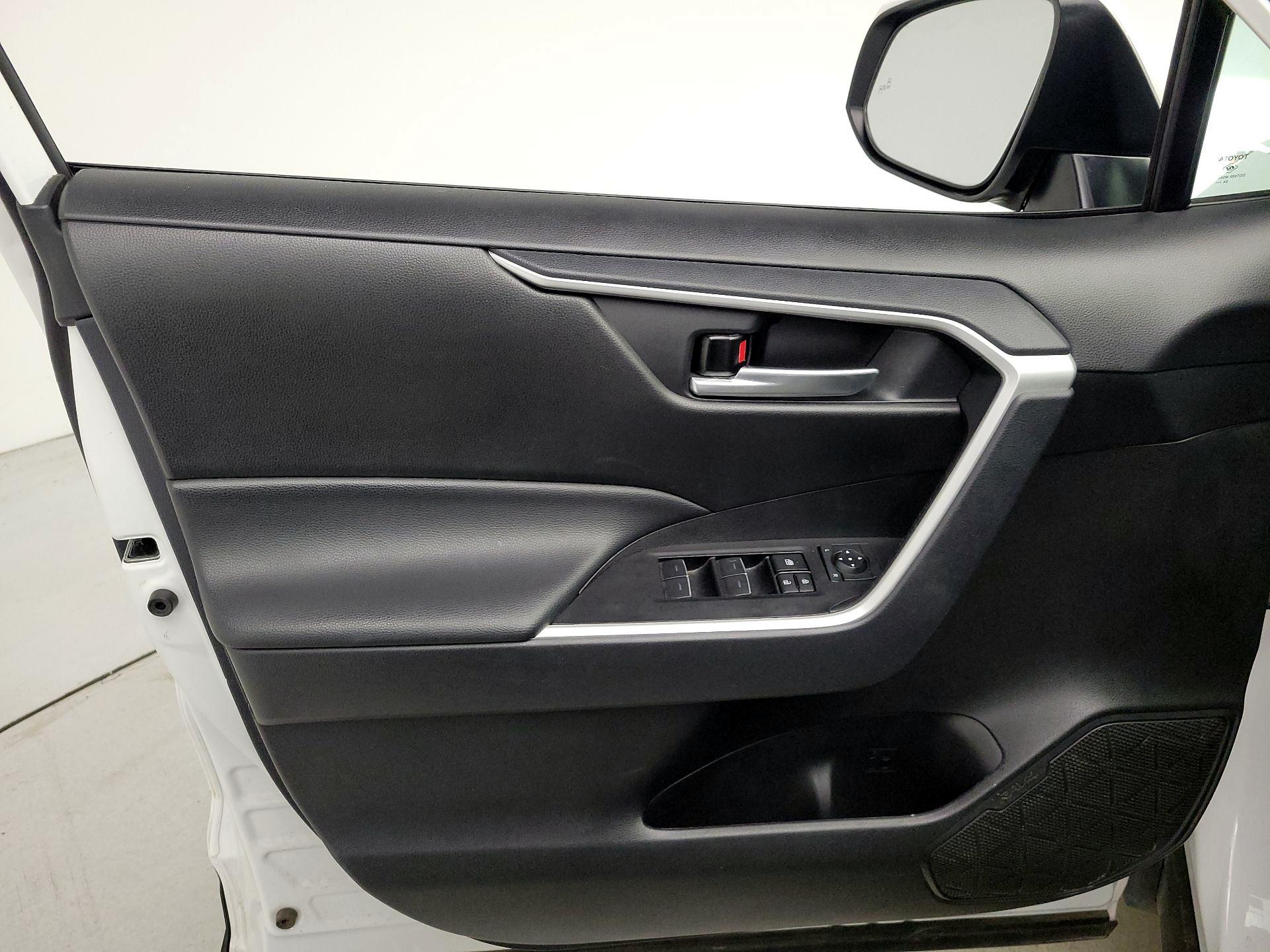 Thumbnail: 2025 Toyota RAV4 - 12