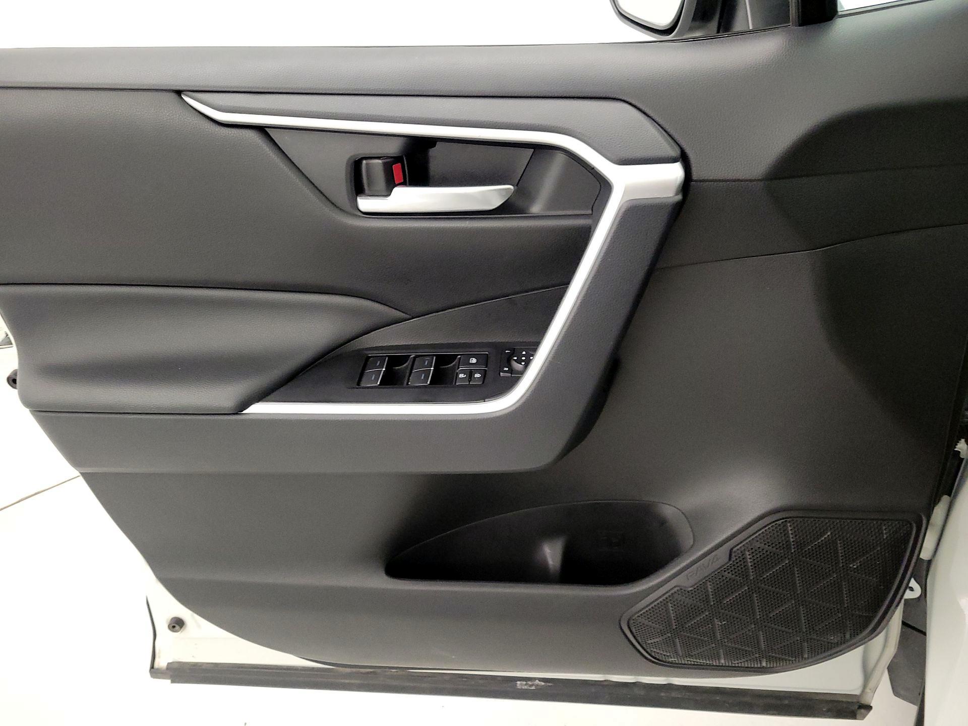 Thumbnail: 2025 Toyota RAV4 - 12