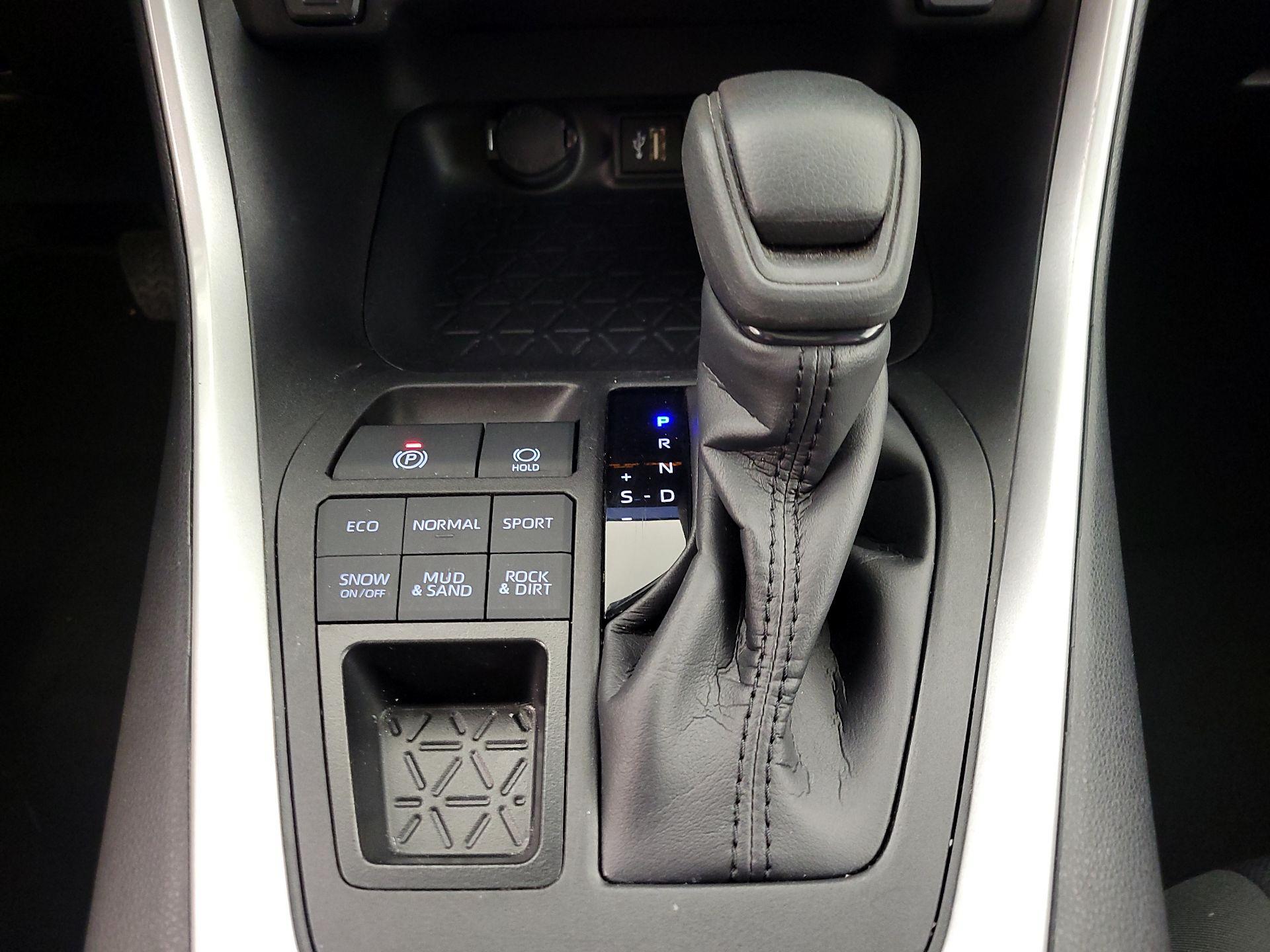 Thumbnail: 2025 Toyota RAV4 - 17