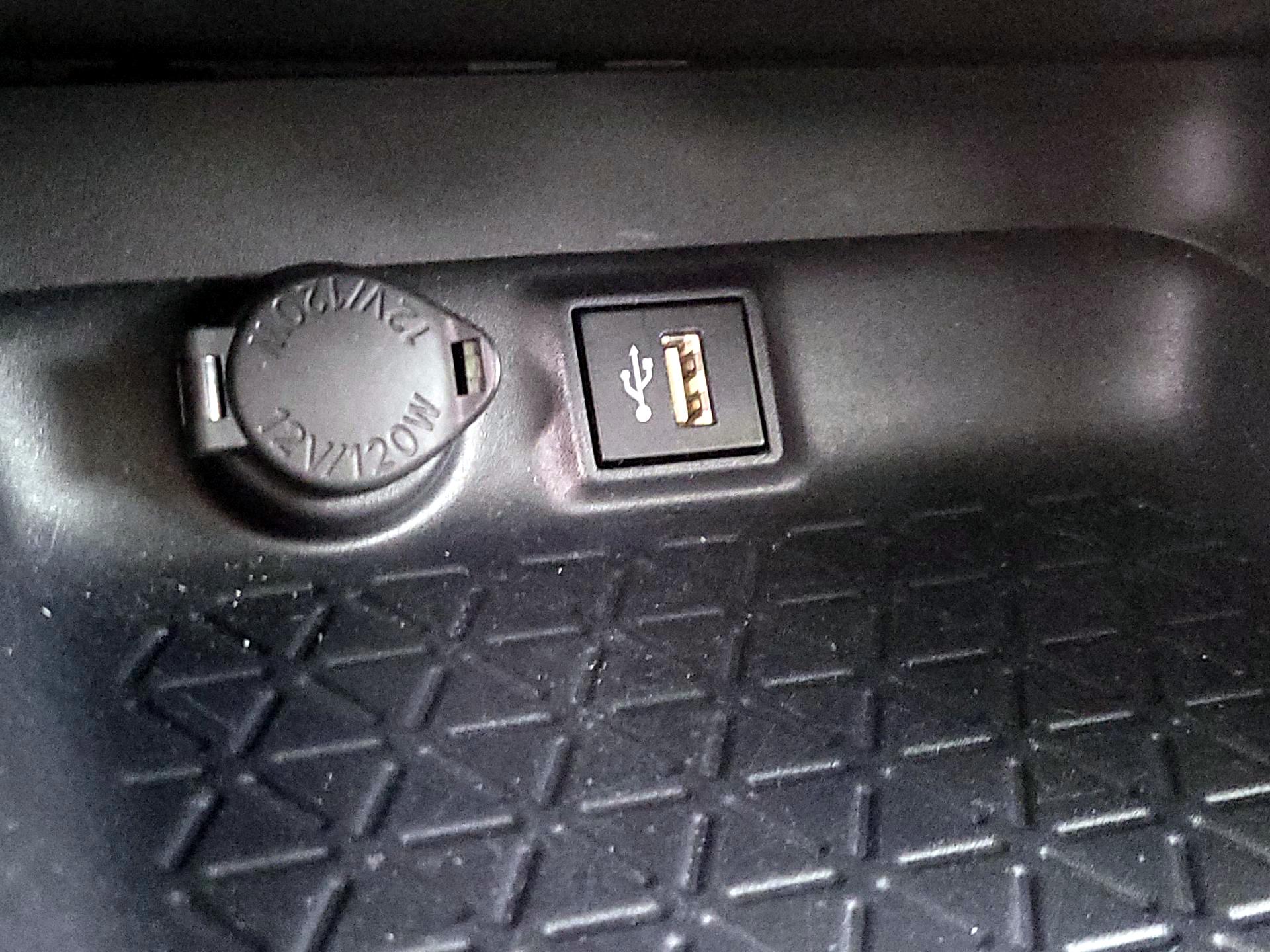 Thumbnail: 2025 Toyota RAV4 - 18