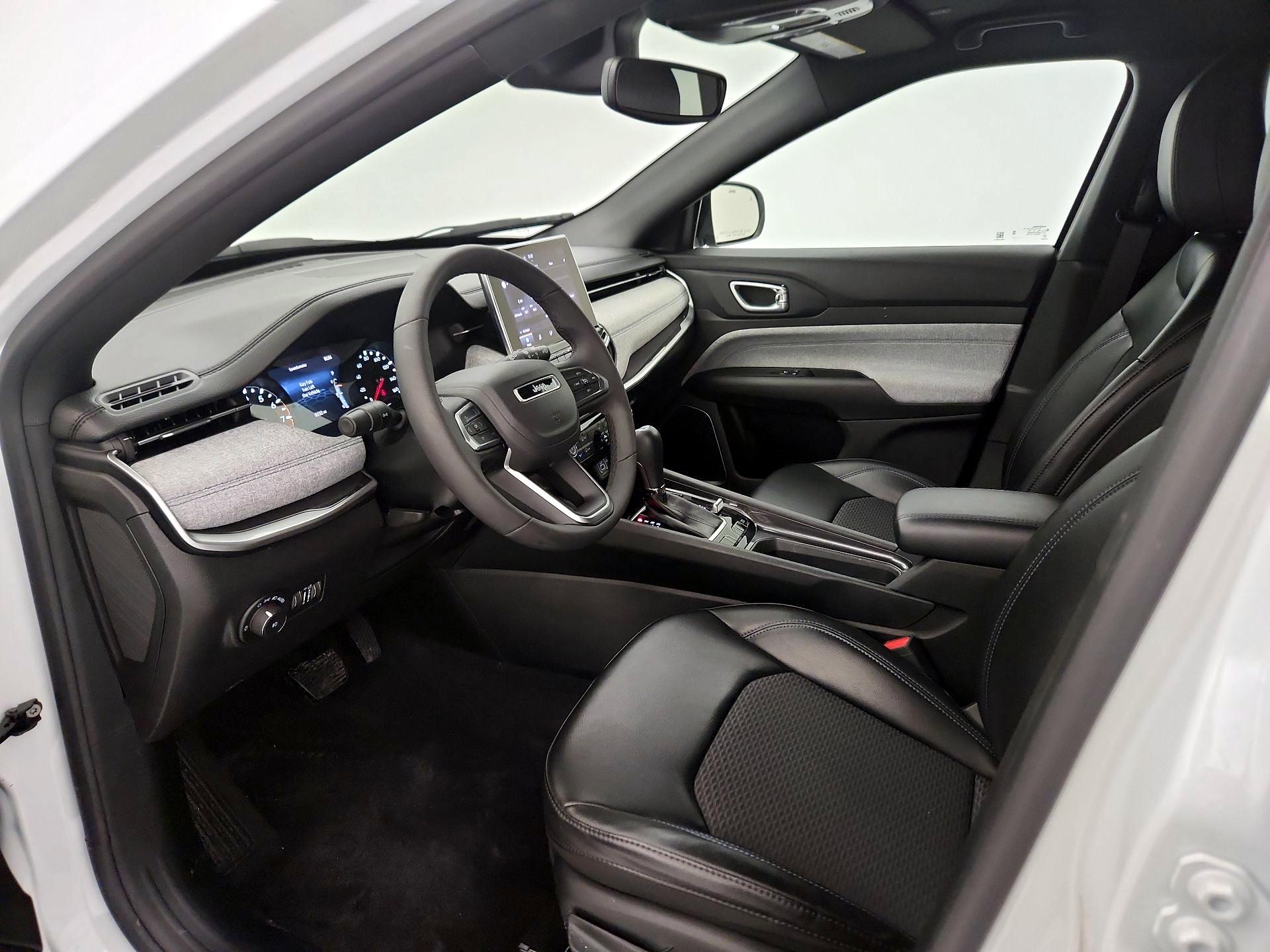 Thumbnail: 2023 Jeep Compass - 11