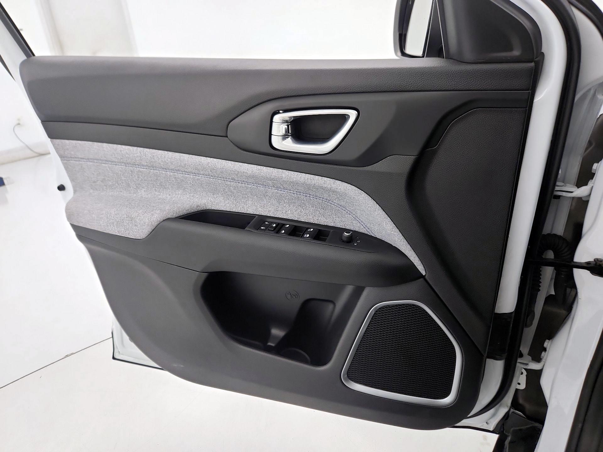 Thumbnail: 2023 Jeep Compass - 12